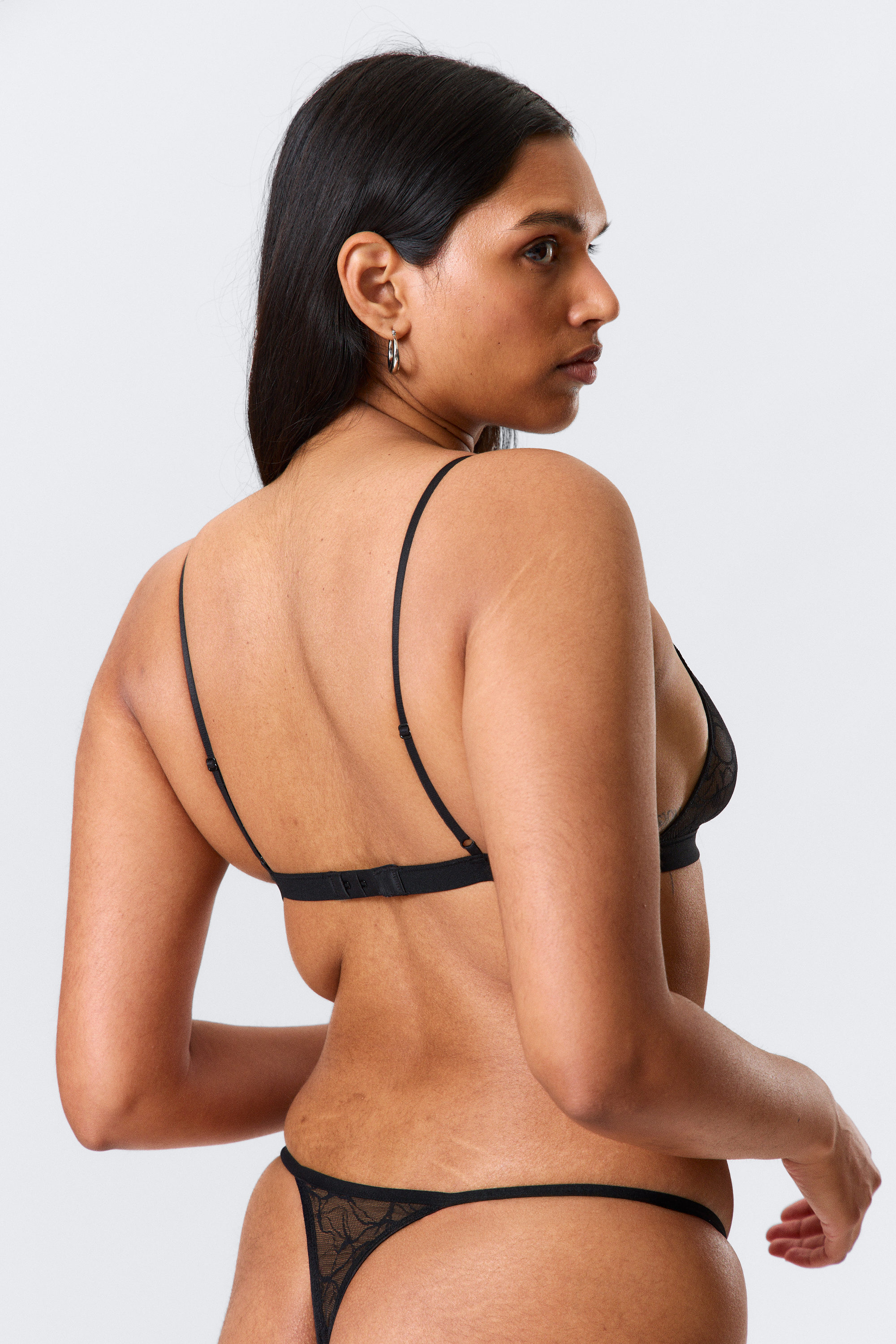 Noir - Soutien-gorge triangle en dentelle tourbillonnante - 4