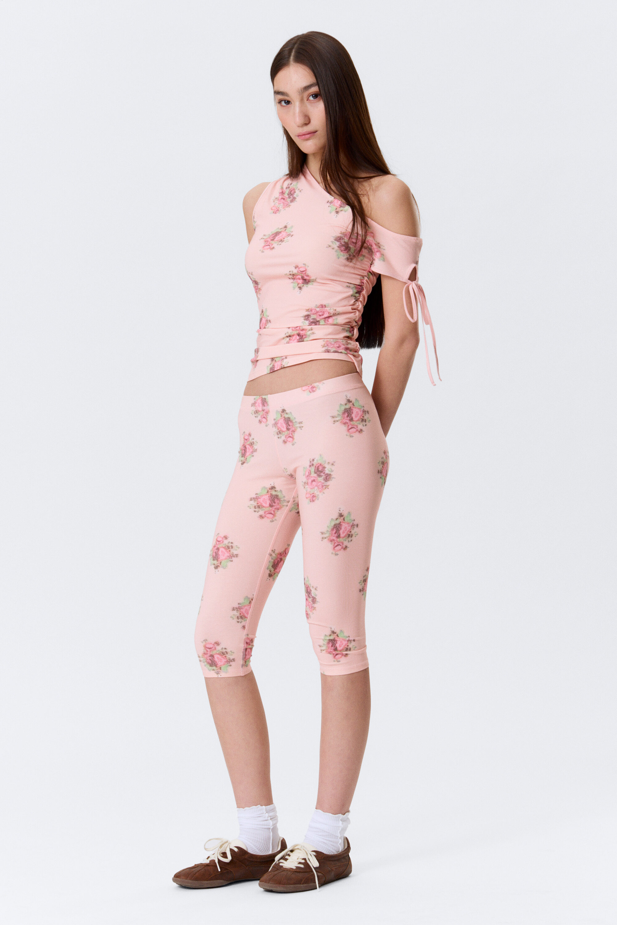 soft mid rise capri leggings - Light Pink - Floral | Monki DK