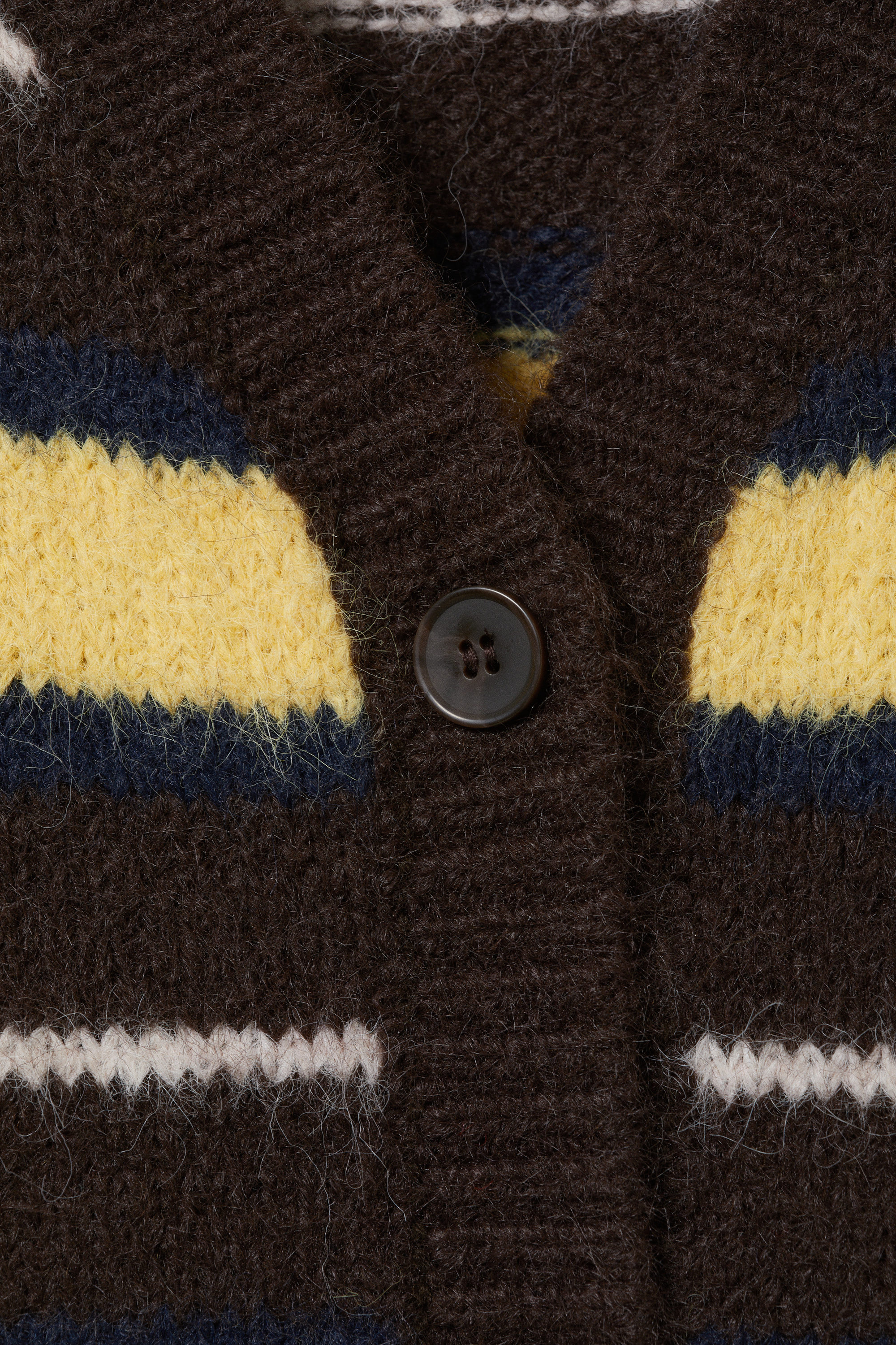 Dunkelbraun & gelb gestreift - Weiche Strickjacke mit V-Ausschnitt - 4