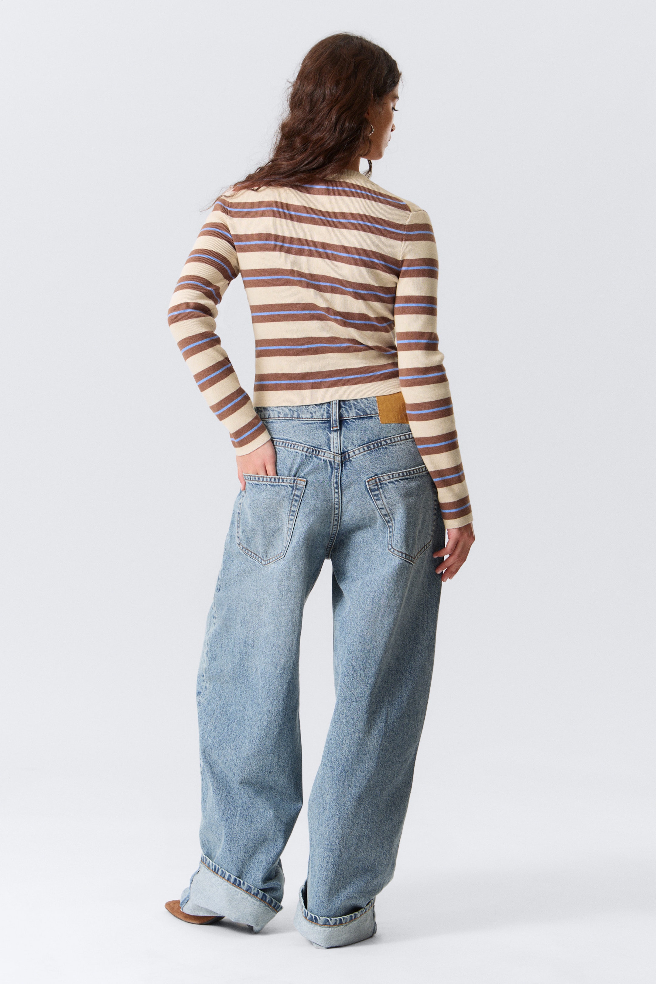 Randig Brun - Kort stickad v-ringad cardigan - 2