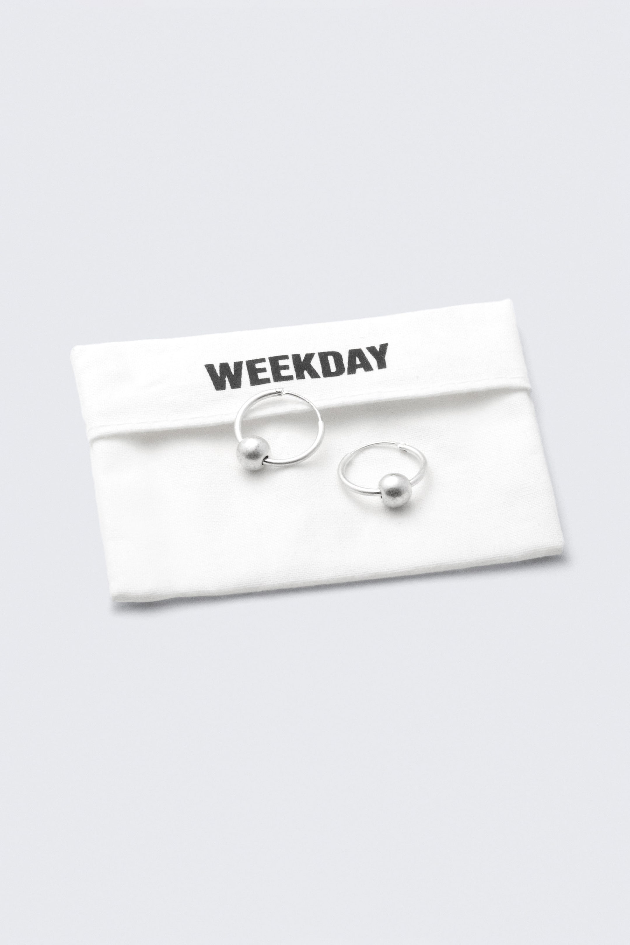 Silberfarben - Versilberte Hoop-Ohrringe mit Perle - 1