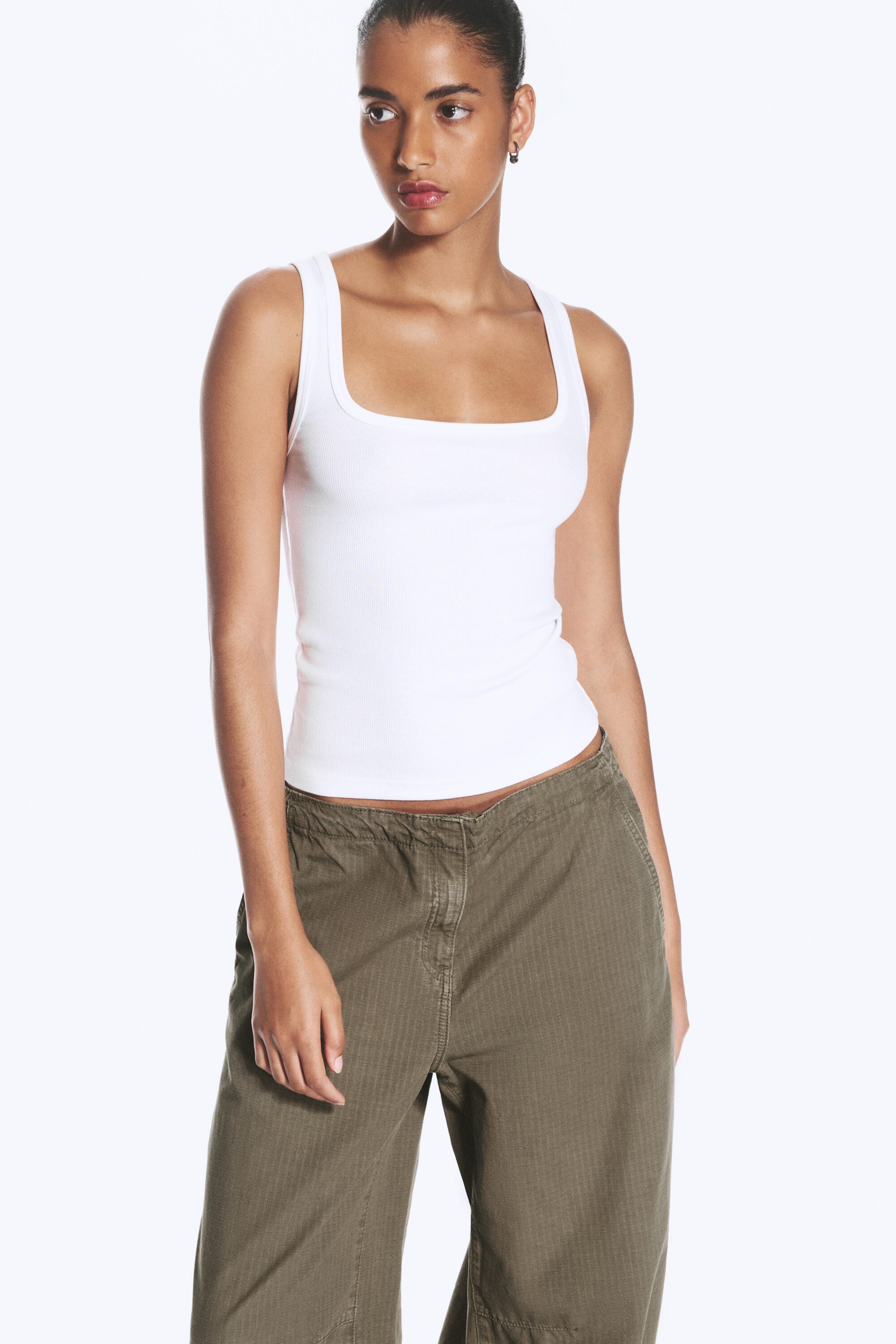 Hvit - Slim tanktopp med firkantet hals og ribbet stoff - 2