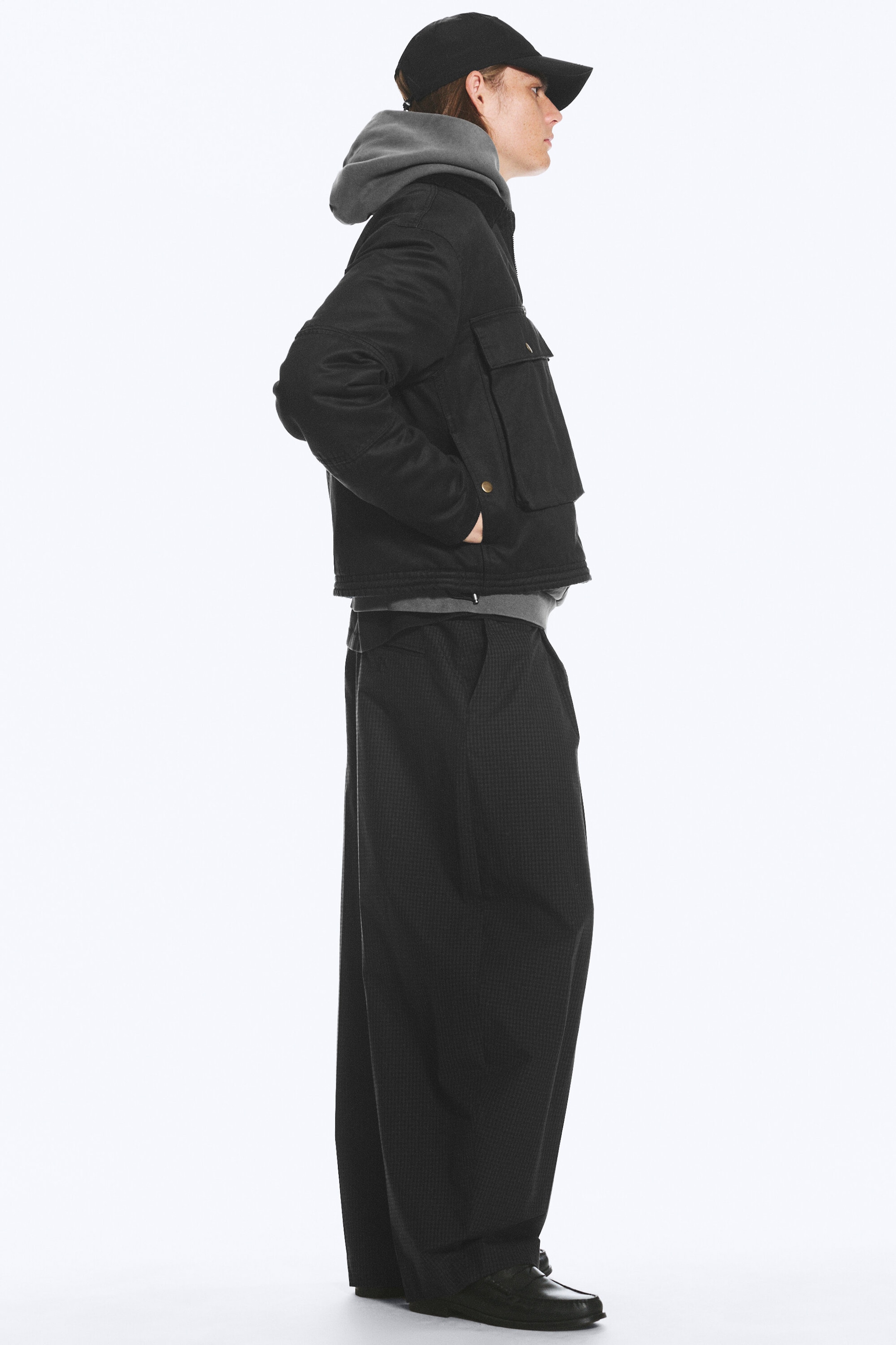 Ausgewaschenes Schwarz - Übergangsjacke mit Kordelzug - 3