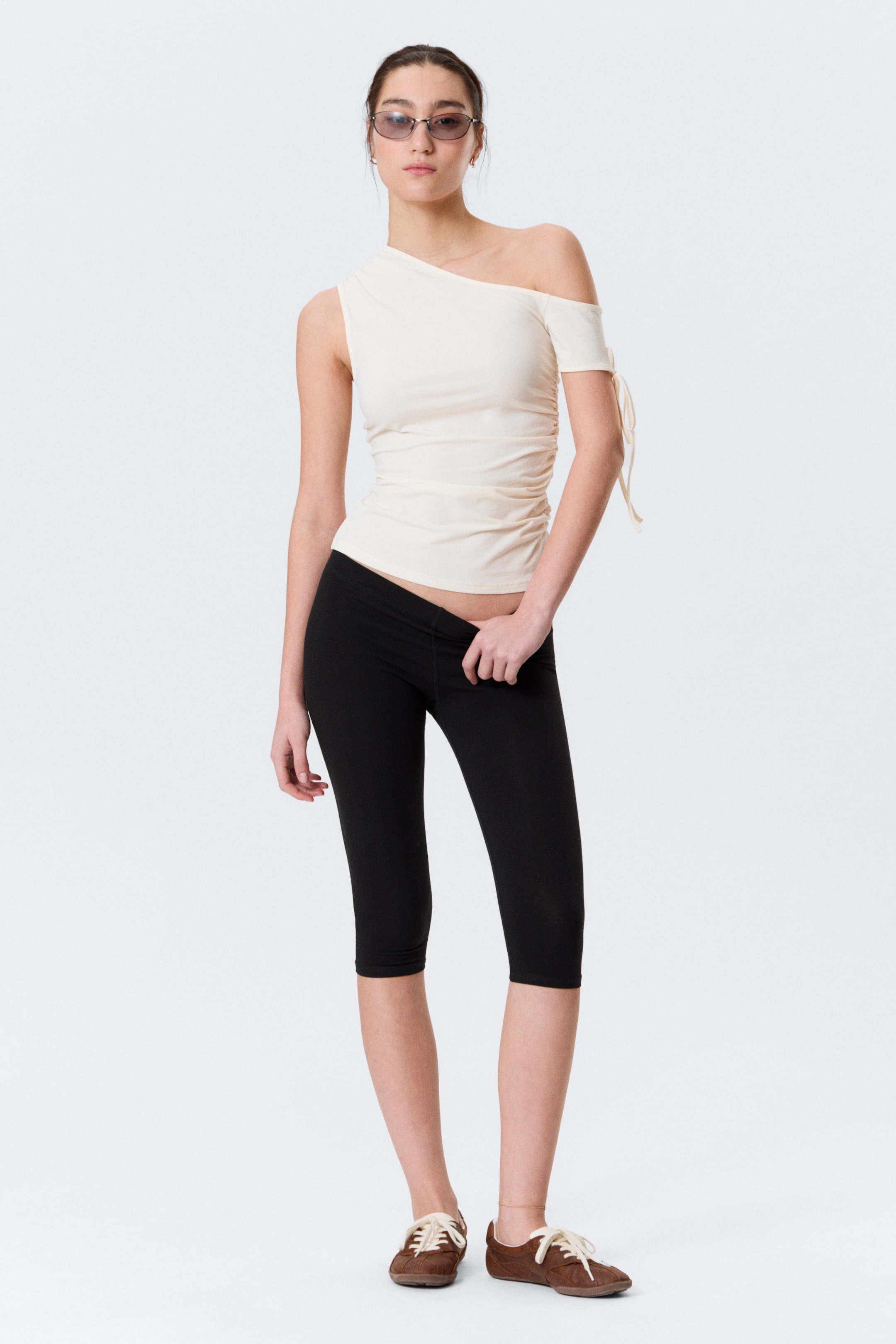 Black - Soft Mid Rise Capri Leggings - 1
