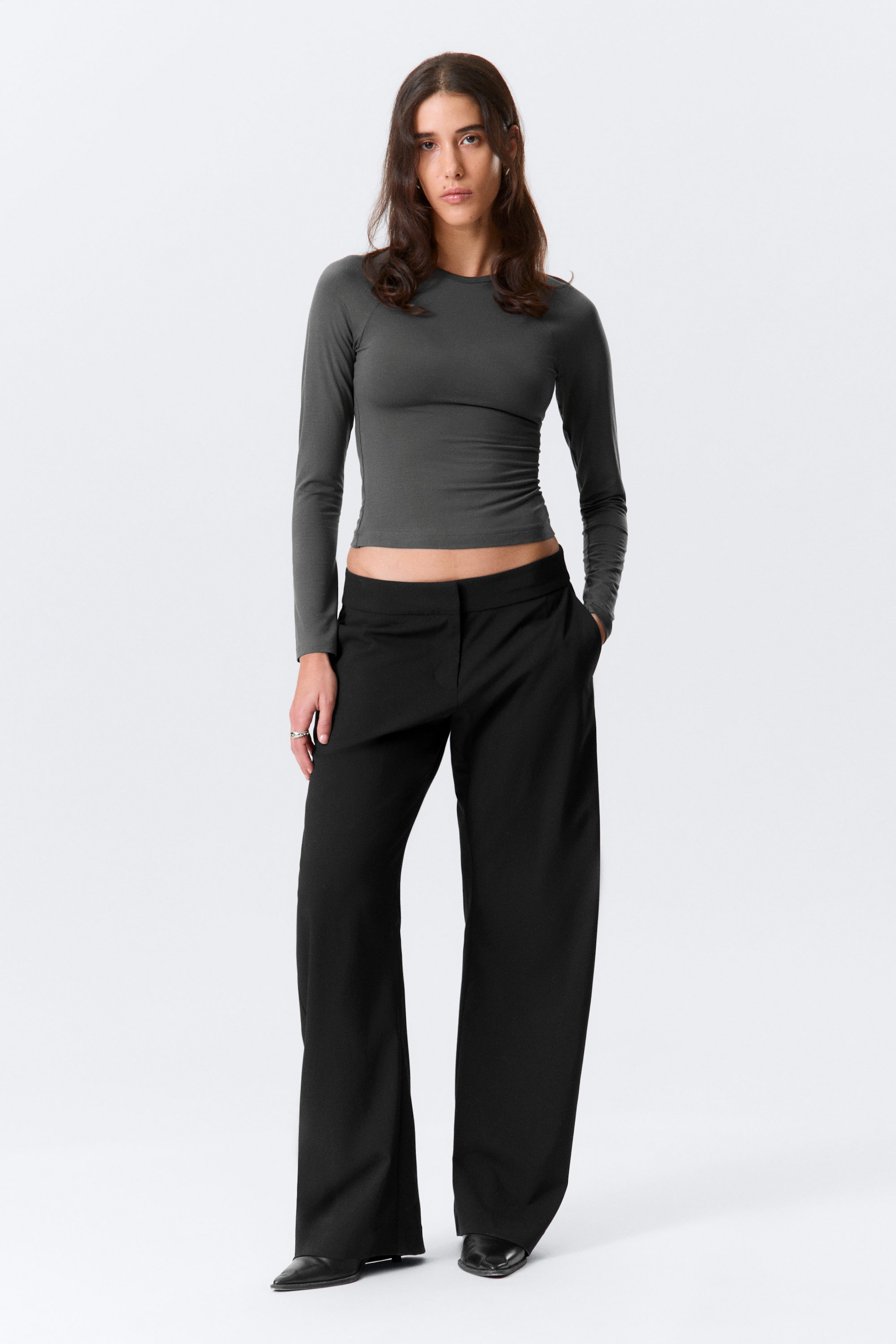 Dunkelgrau - Eng anliegendes Oberteil mit Raglanärmeln - 2