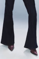 Waschung "Extra Blue" - Skinny-Jeans mit Schlag und niedrigem Bund - 3