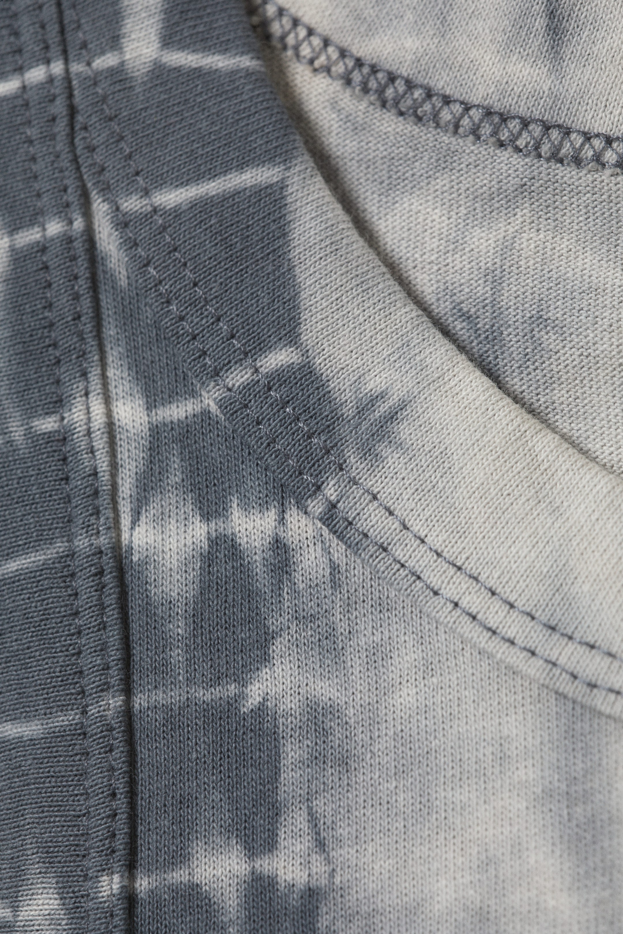 Grau gebatikt - Körperbetontes Tanktop mit Batik-Finish - 2