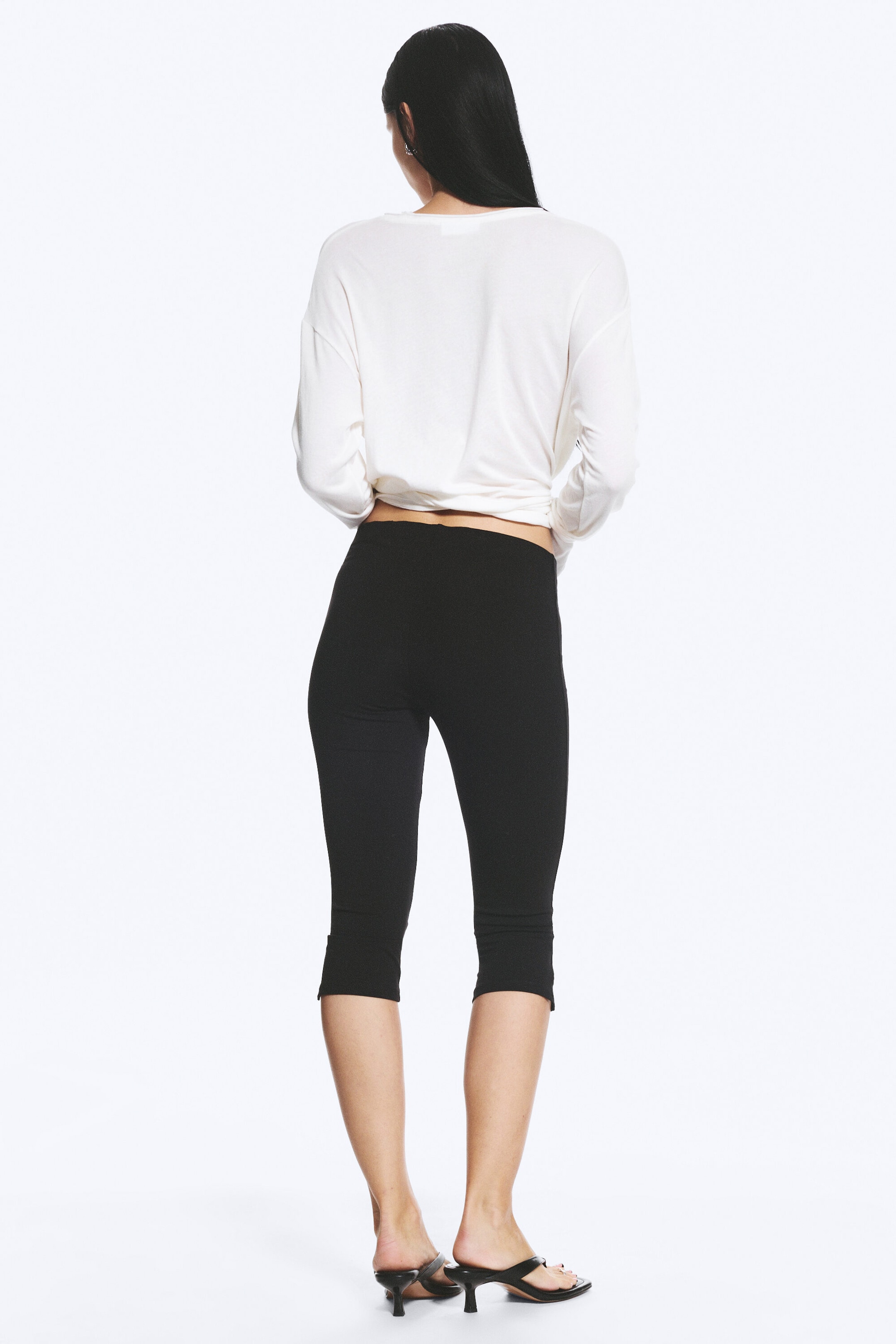 Black - Mid-Rise Capri Trousers - 3