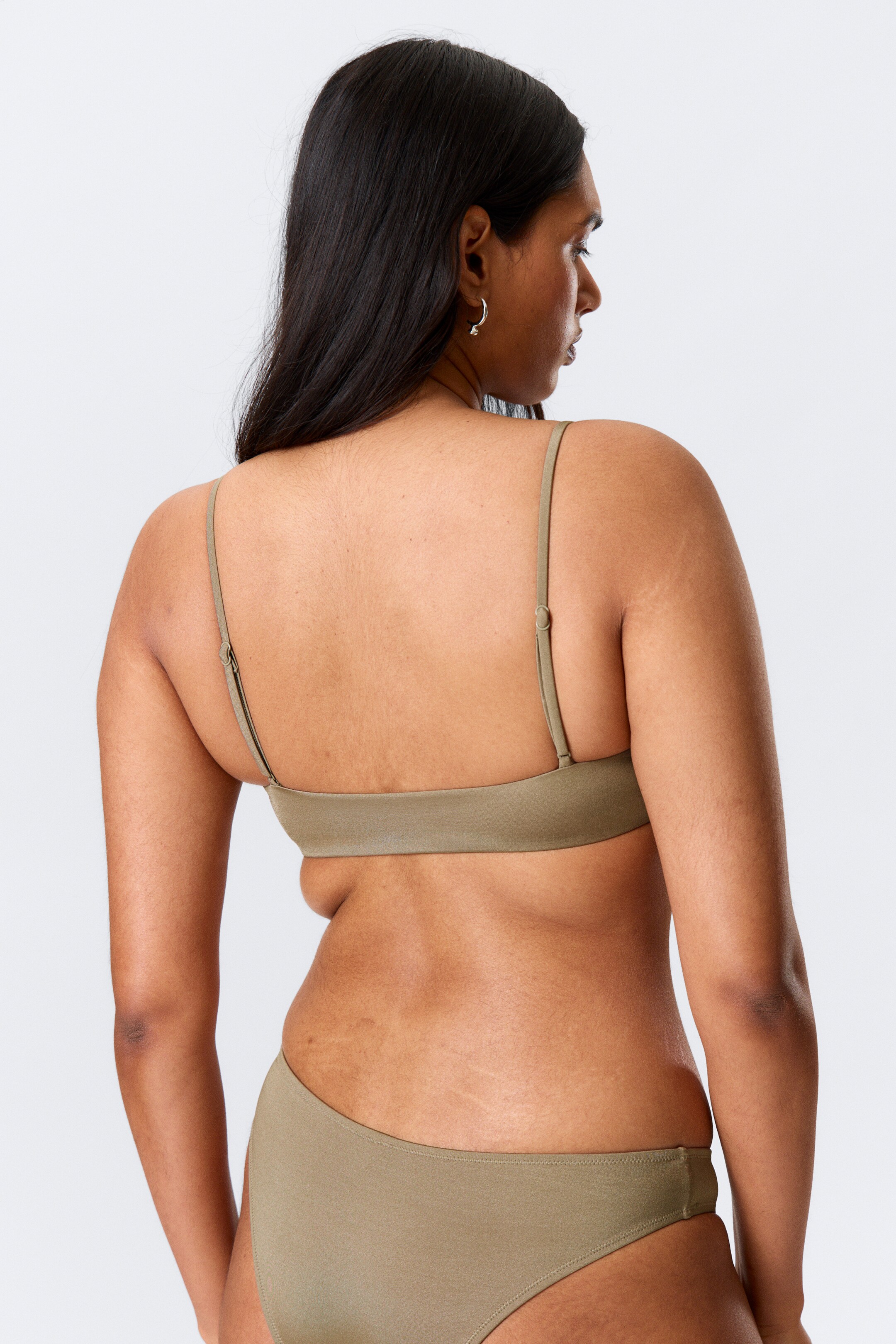 Nagyobb kép megtekintése: Ráncos háromszög bikini felső - Dusty Mole - NŐI | H&M HU 3