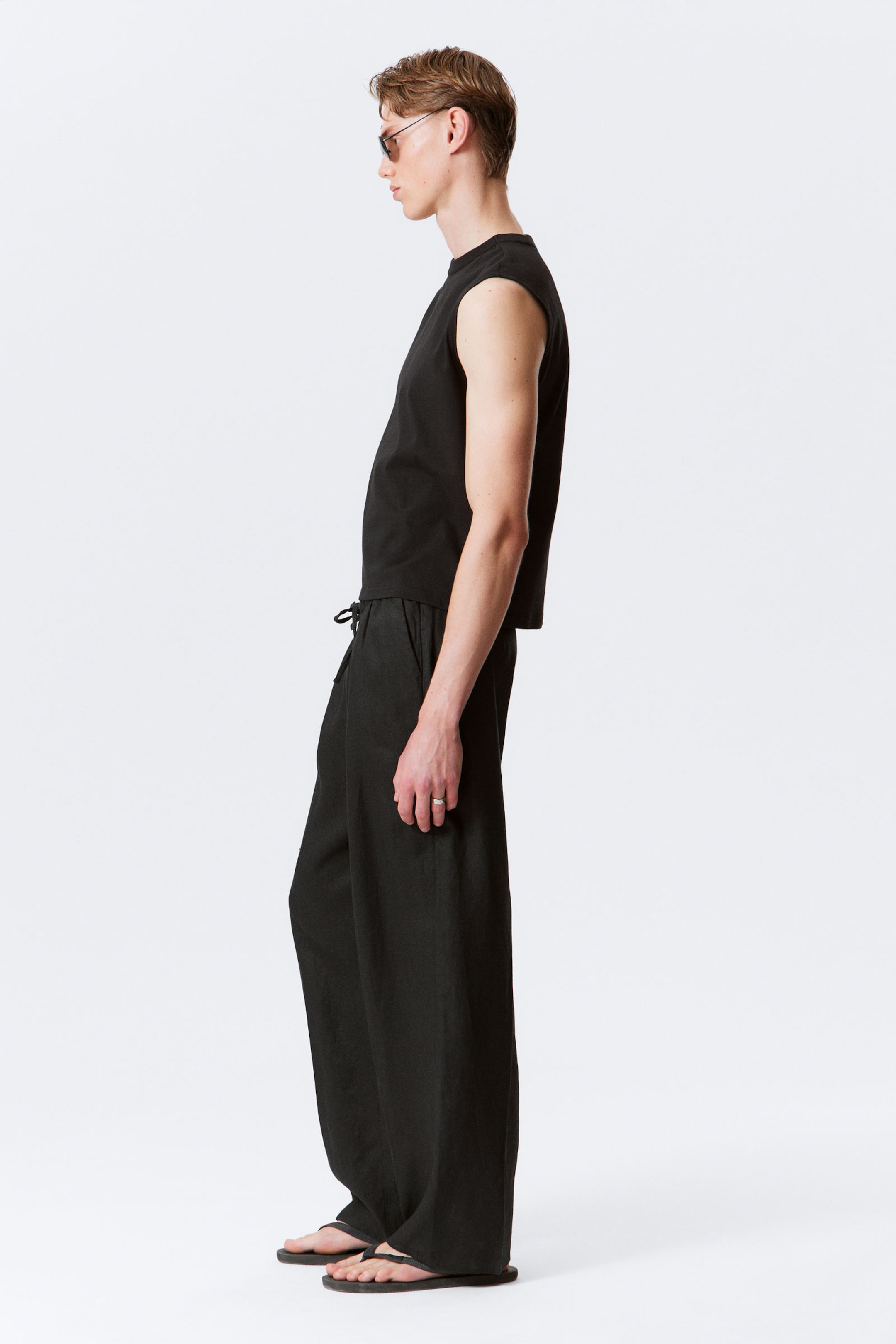 Schwarz - Locker geschnittene Leinenhose mit geradem Bein - 2