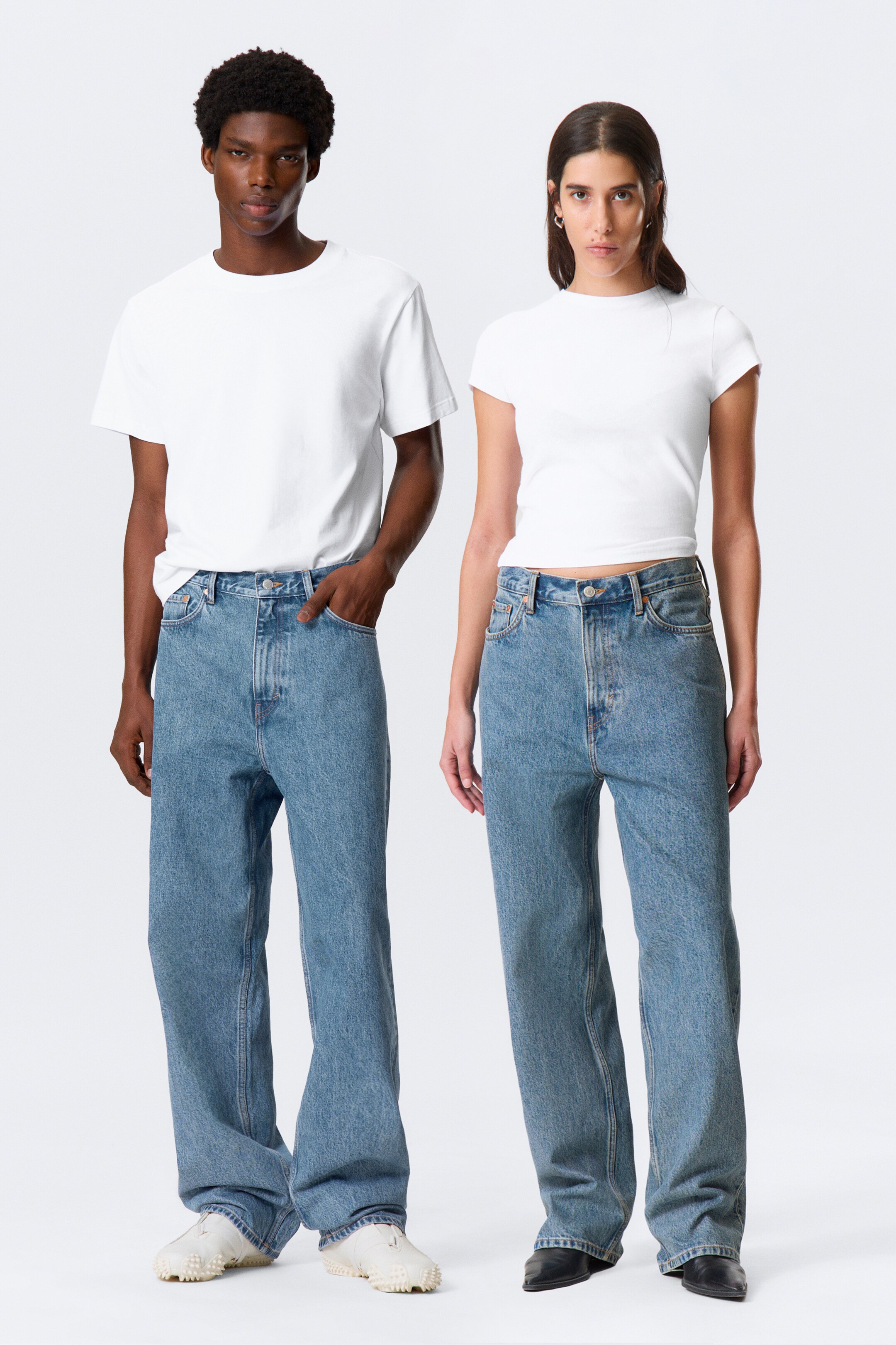 Größeres Bild anzeigen: Galaxy Mid Waist Loose Straight Leg Jeans - 90s Blue - Mittelblau - Men | H&M AT 1