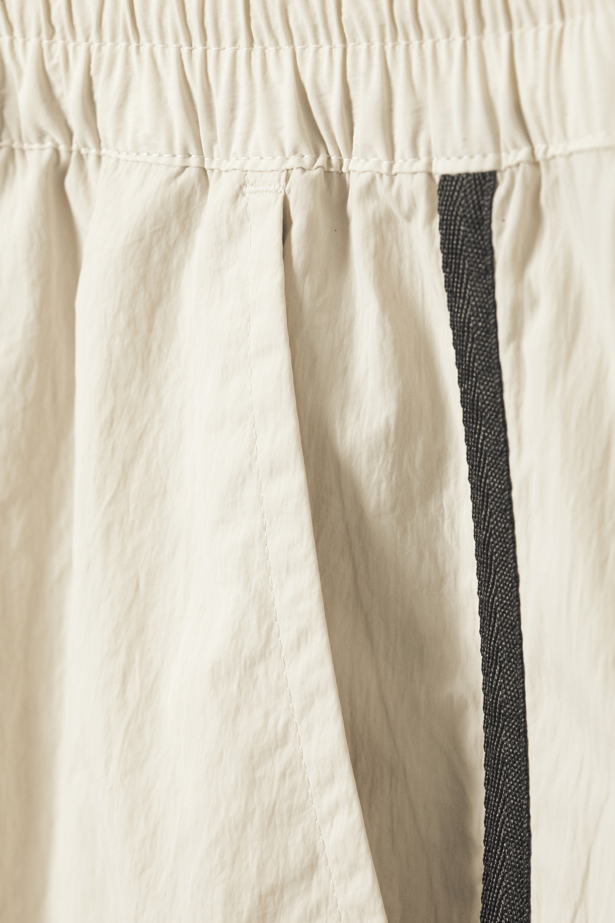 Agrandir l'image: Pantalon de survêtement en nylon - Beige - Black Stripe - FEMME | H&M FR 8