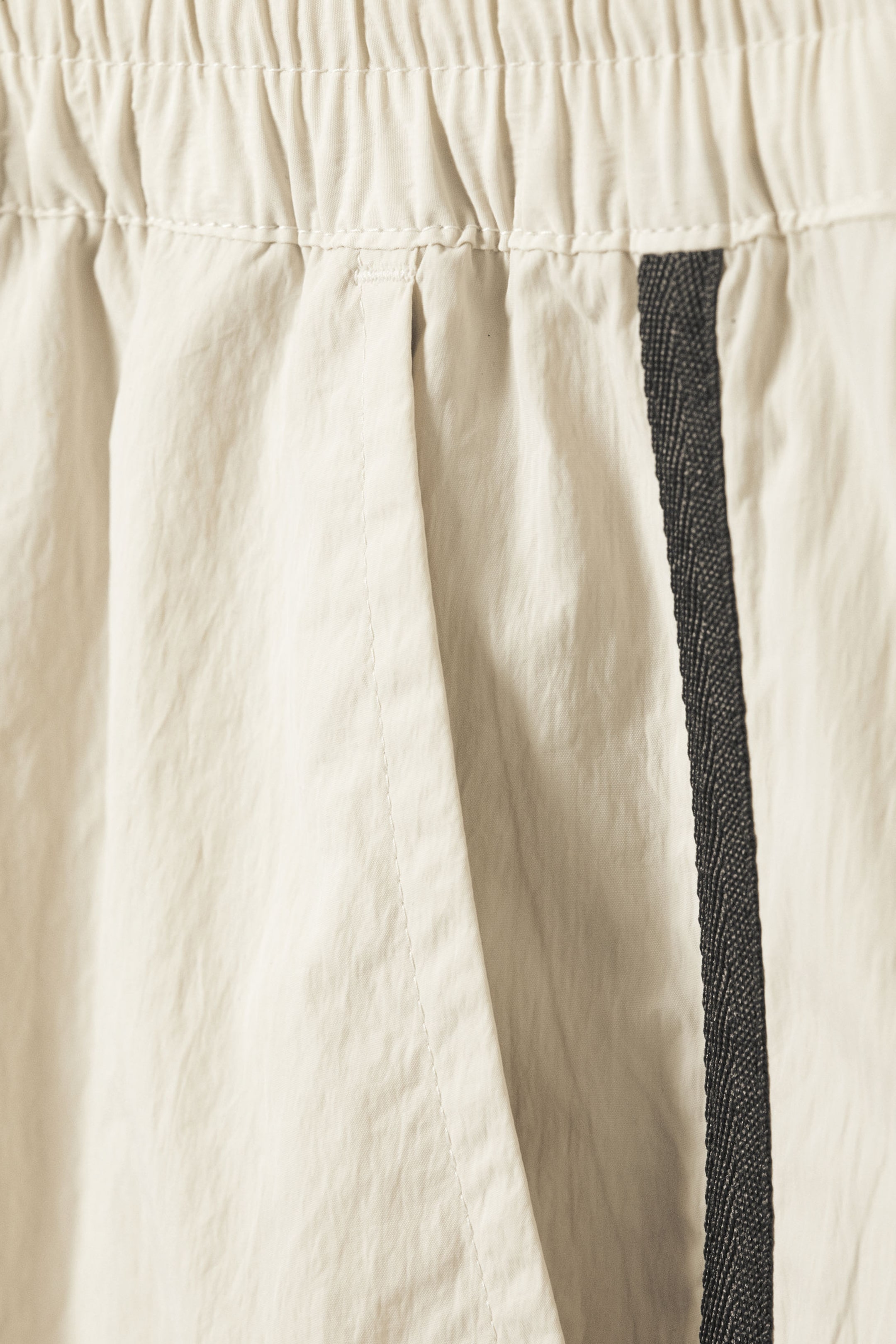 Beige - Schwarzer Streifen - Zip-off-Trainingshose aus Nylon - 7