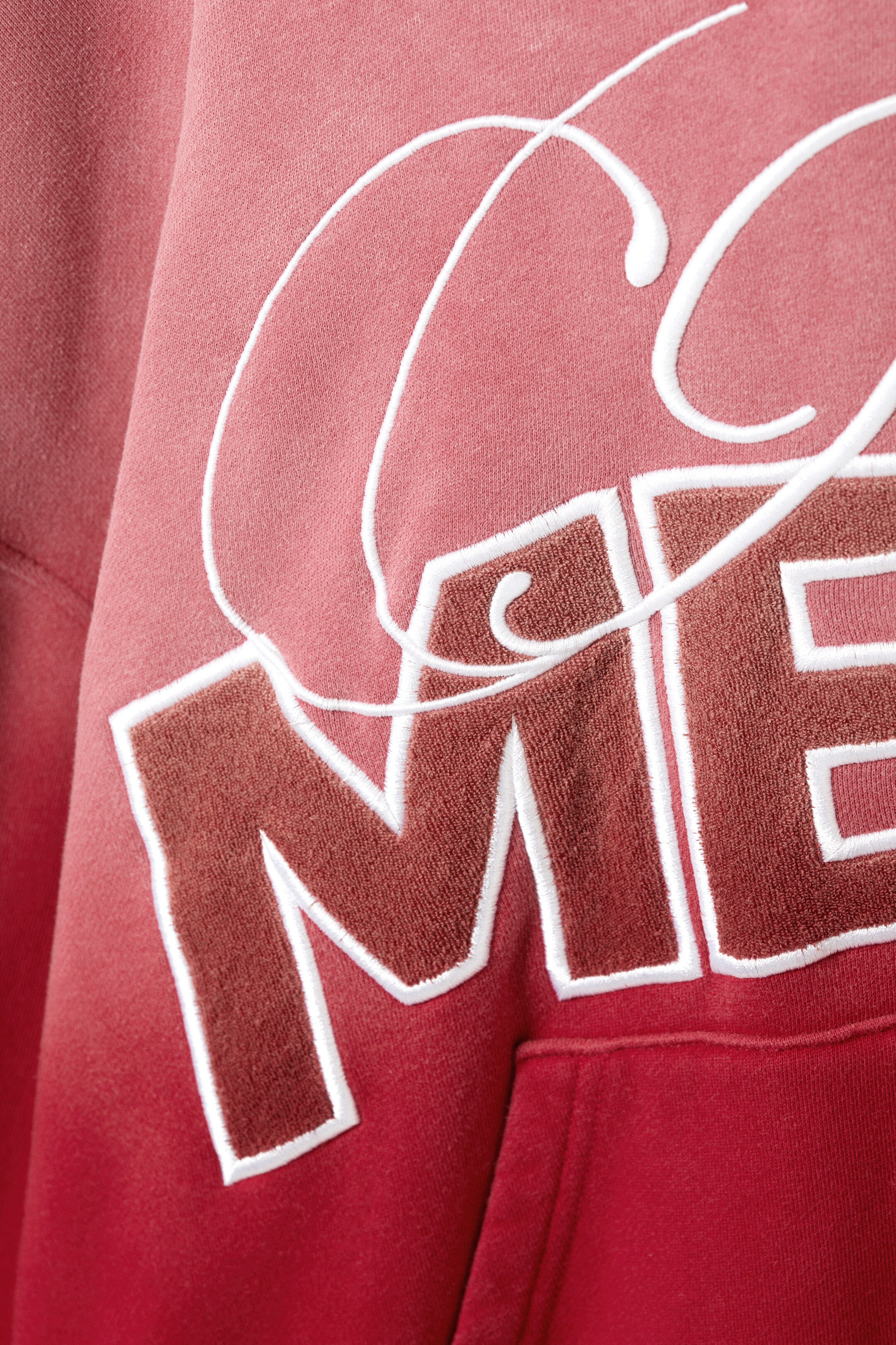 Zobrazit větší obrázek: CM x LB Double-Layered Sun-Faded Unisex Hoodie - Sun-Faded Red - I'm a MESS - MUŽI | H&M CZ 2