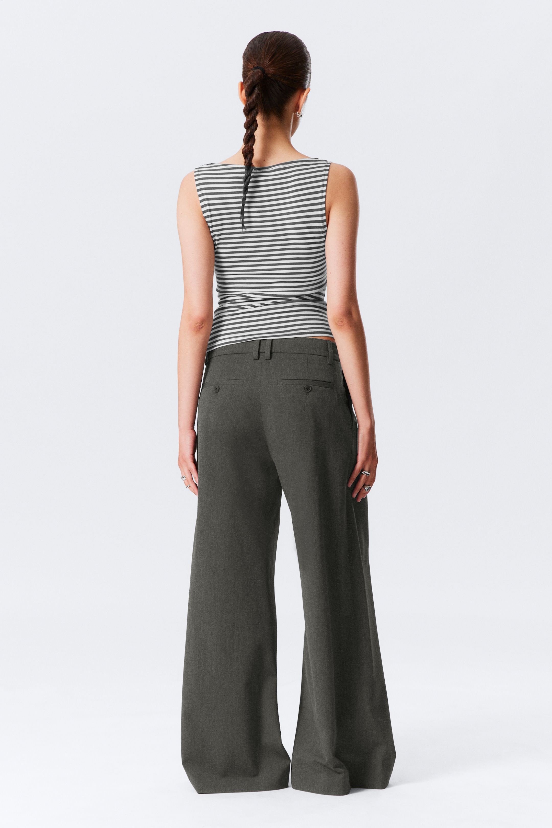 Visualizza immagine più grande: Pantaloni da tailleur a gamba larga e vita bassa - Grigio scuro mélange - DONNA | H&M IT 3