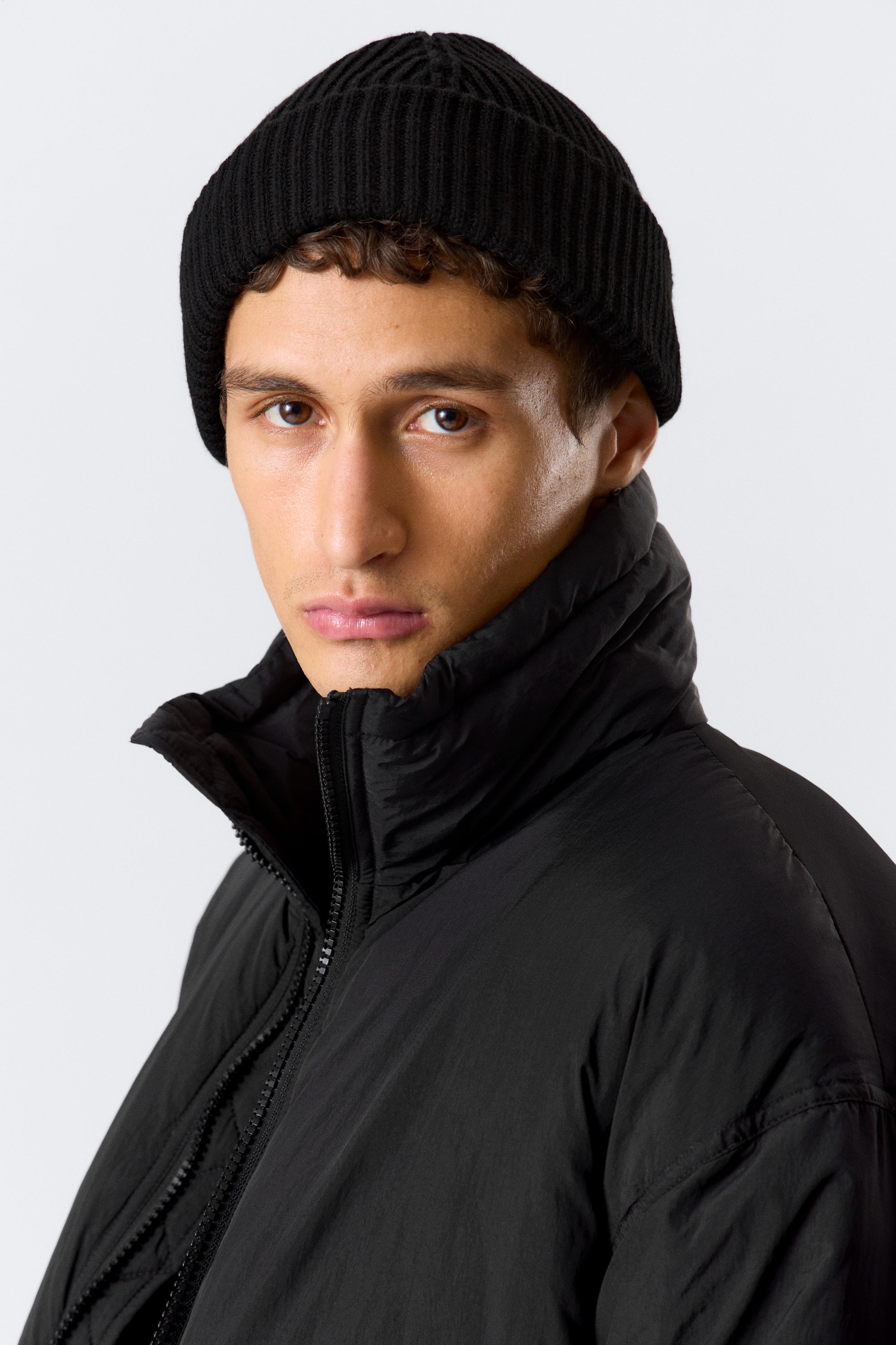 Schwarz - Umgeschlagene Strickmütze aus Wollmischung - 1