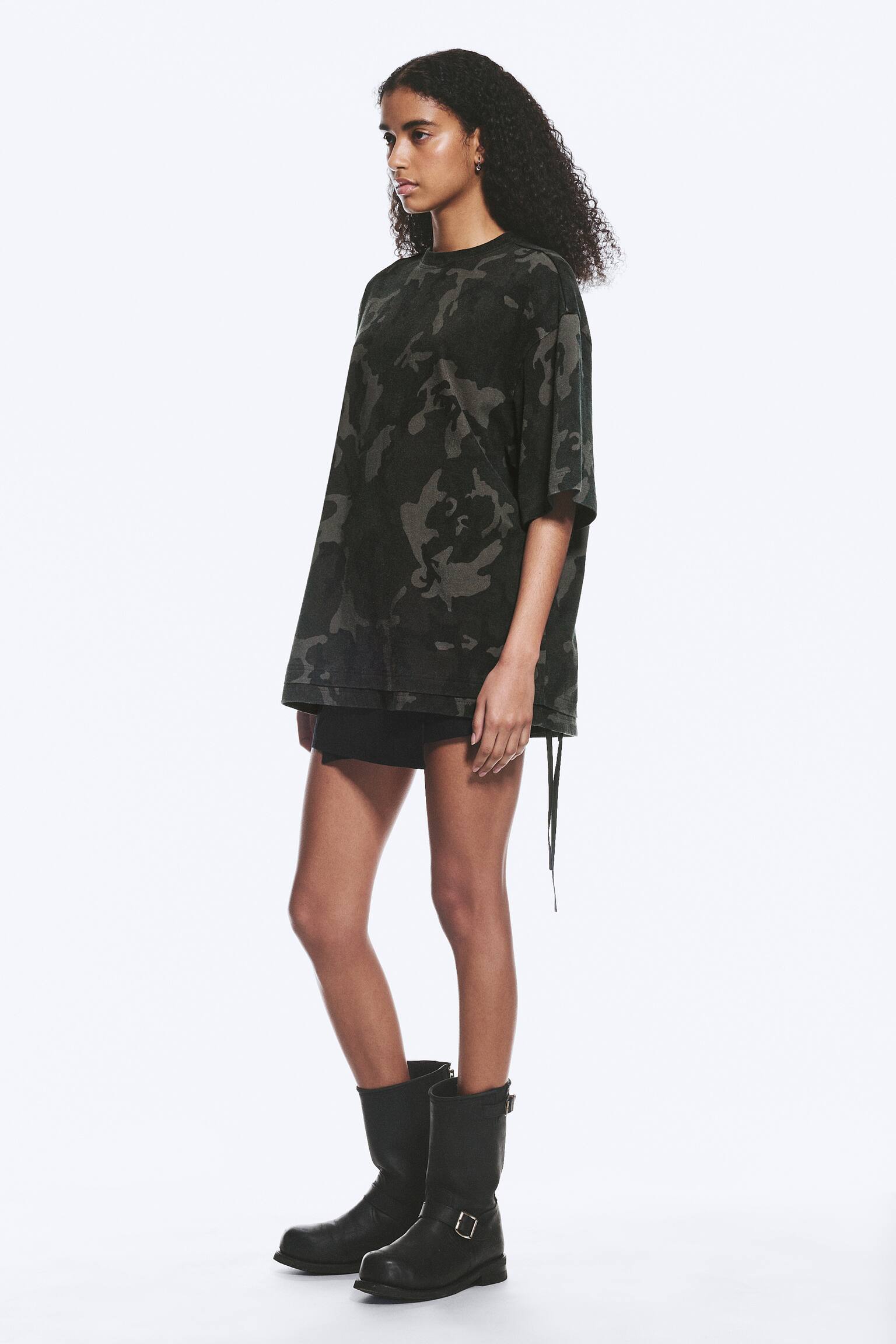 Oversized kortärmad t-shirt med tryck - Khakigrön - Camouflage - 5