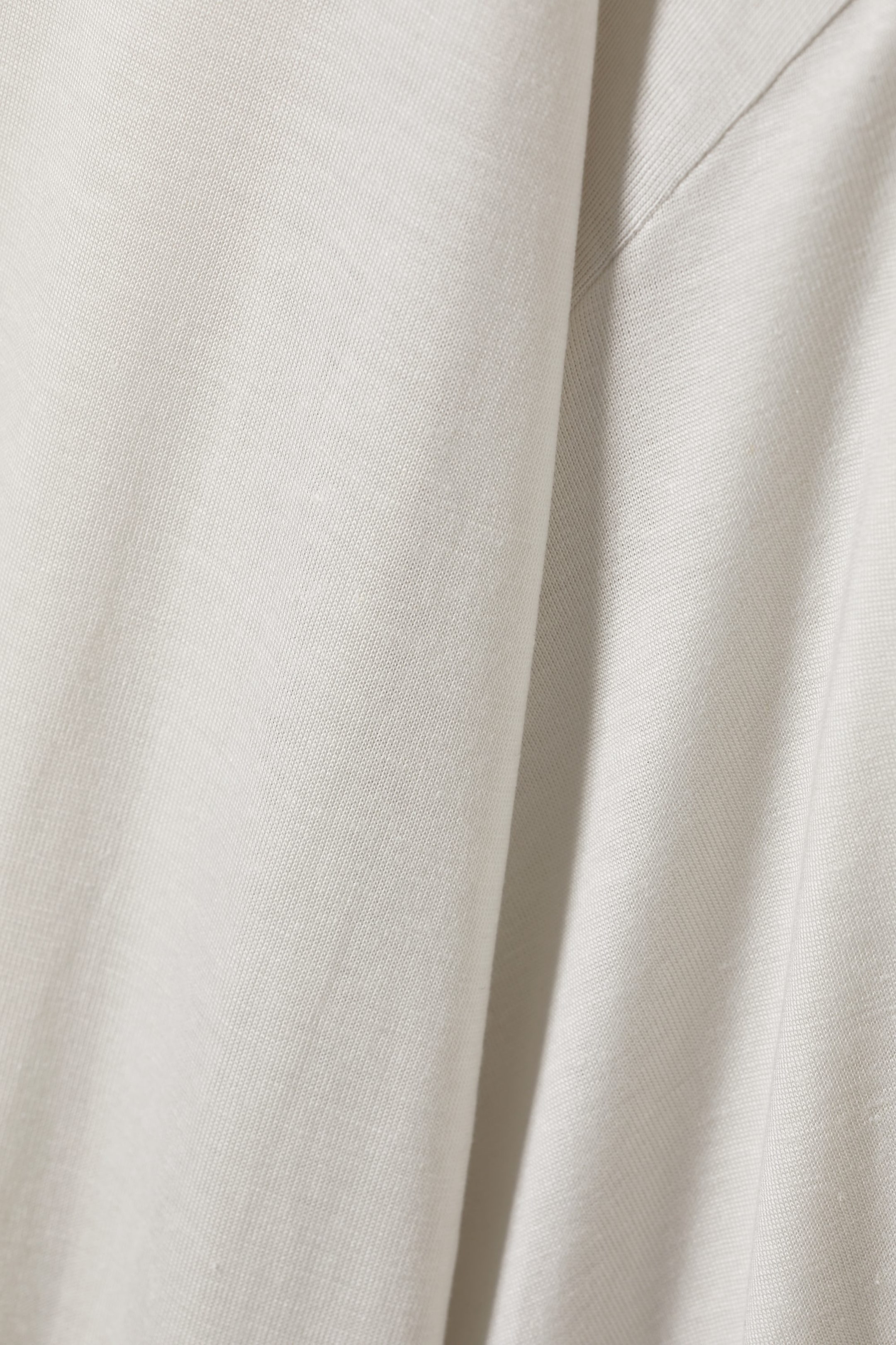 Cremeweiß - Drapiertes Oversized-T-Shirt - 1