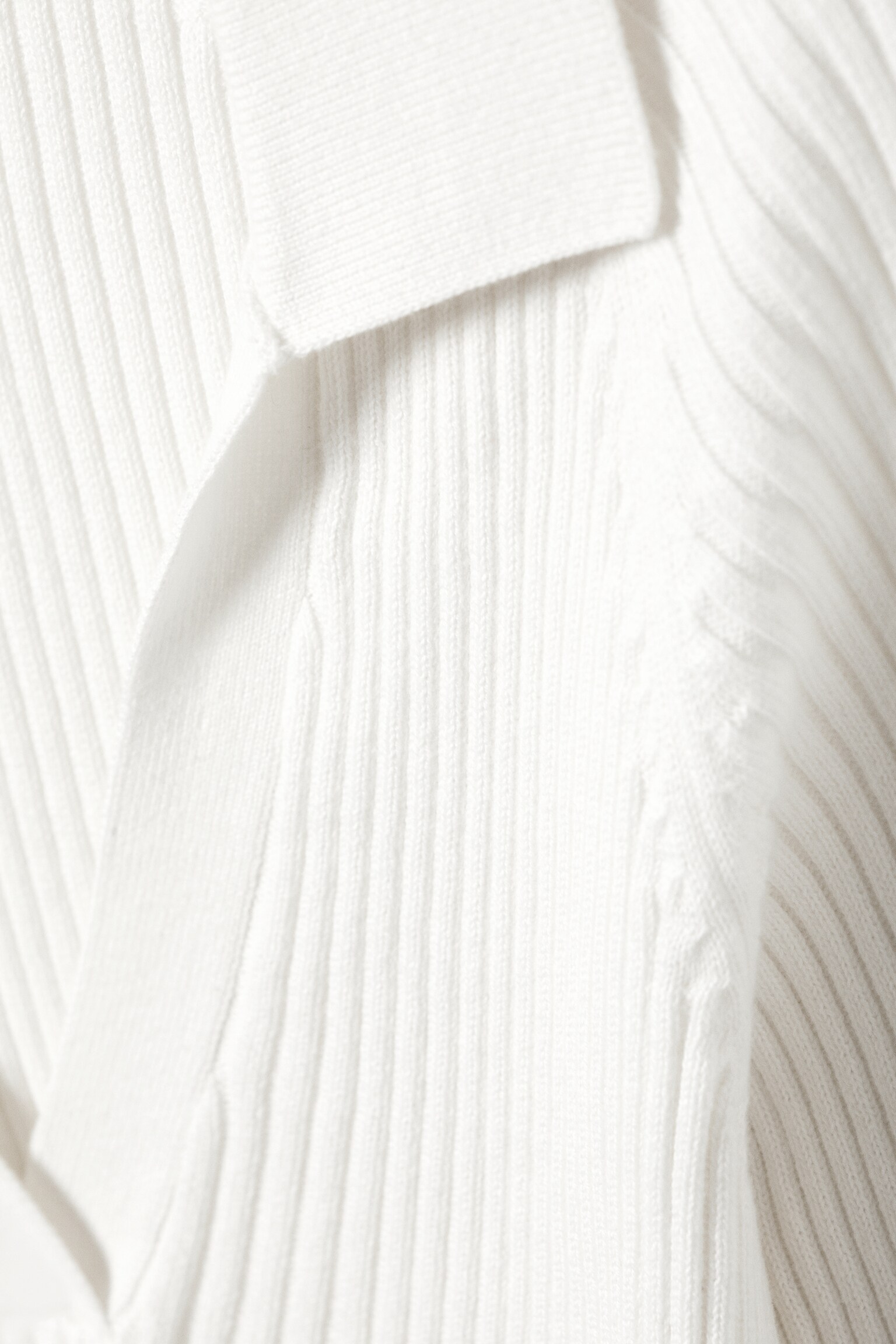 Long-Sleeved Ribbed Knit V-Neck Top - White/Green - 3