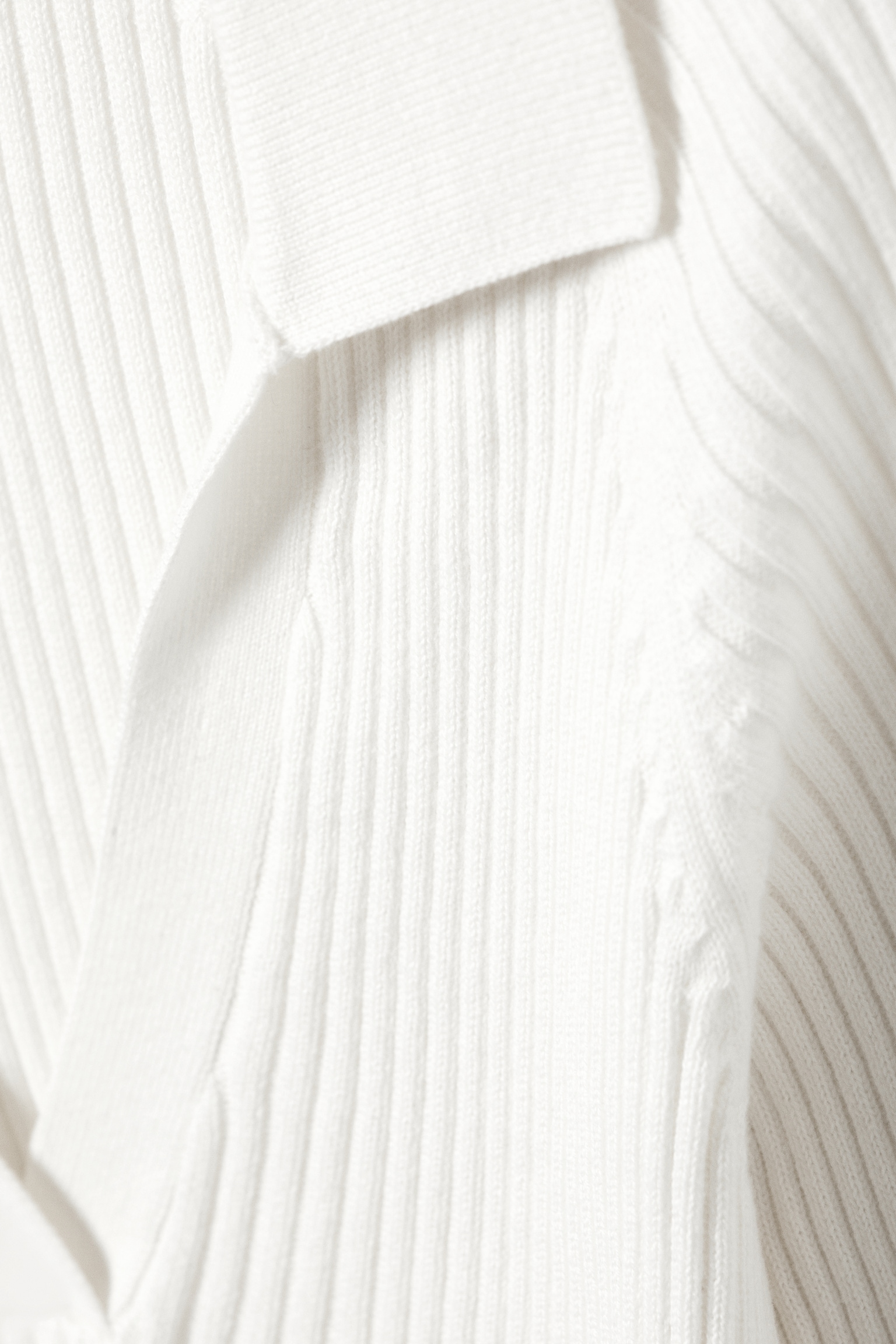 Long-Sleeved Ribbed Knit V-Neck Top - White/Green - 5