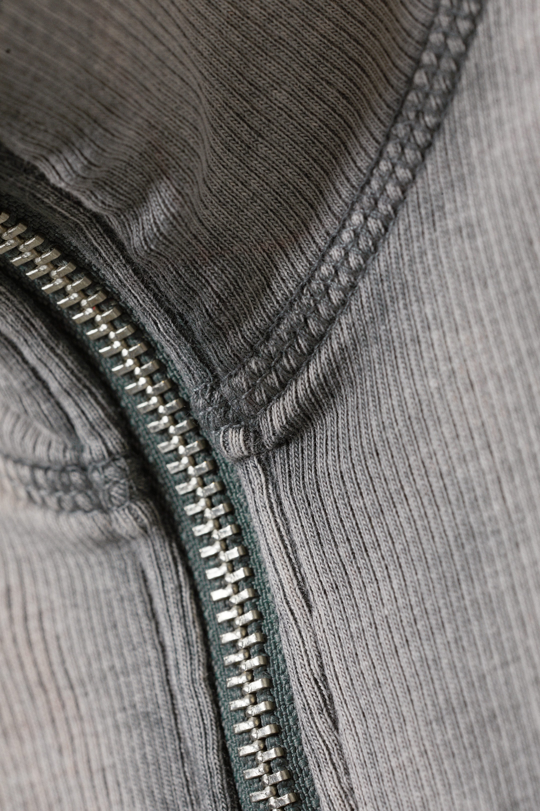 Grå spraytvätt - Långärmad polotröja med dragkedja - 1