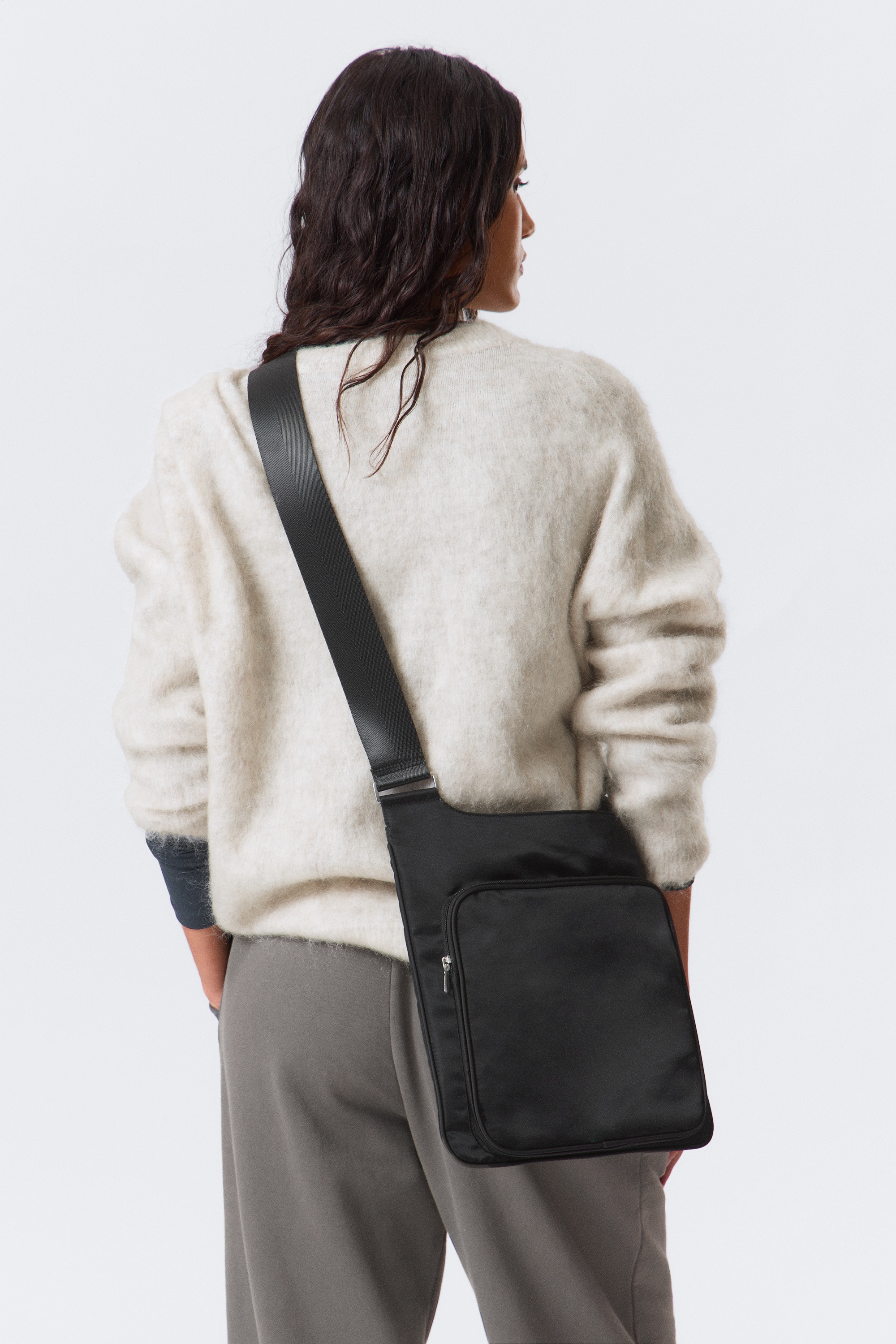 Sporty Piped Nylon Crossbody Bag - Sort