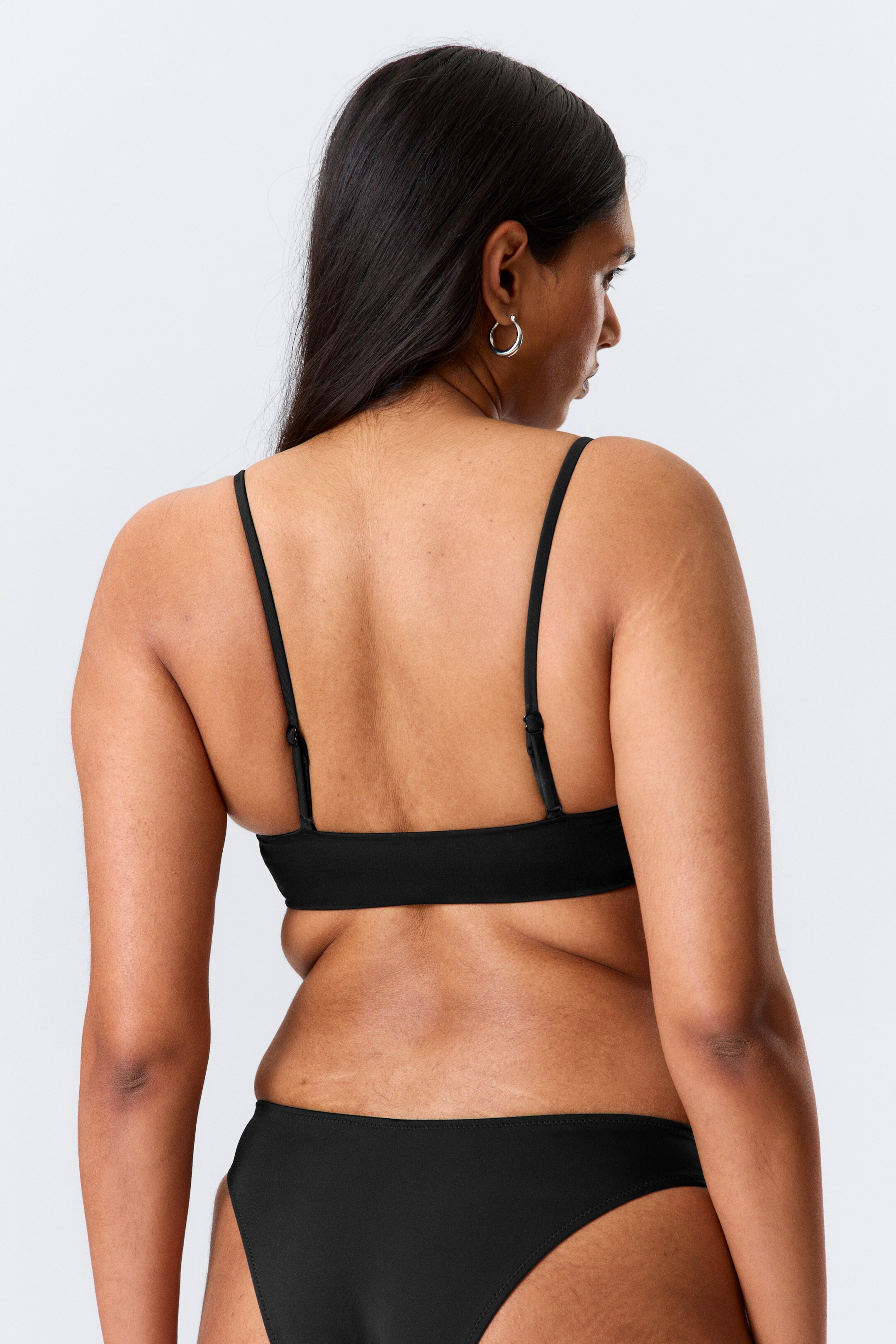 Ingrandisci l'immagine: 2-pack Scoop Neck Bikini Tops - Black & Beige - DONNA | H&M CH 5