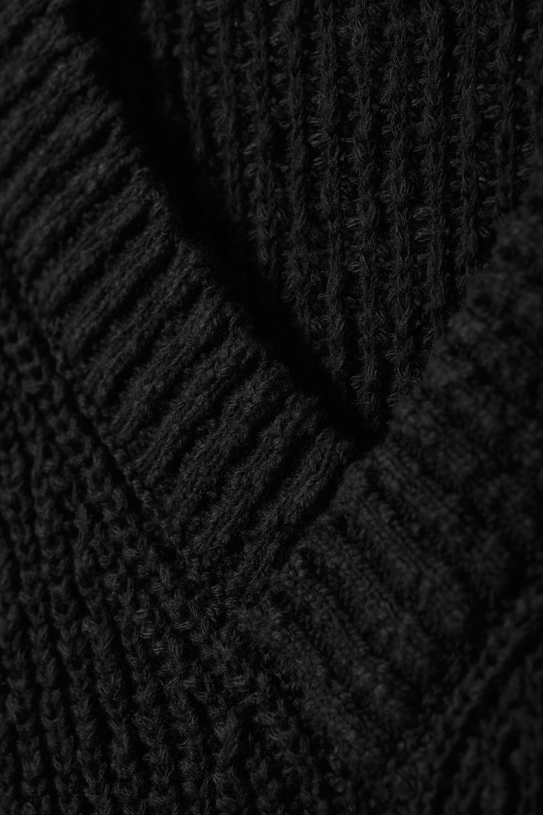 Black - Boxy Knitted V-neck Sweater - 5