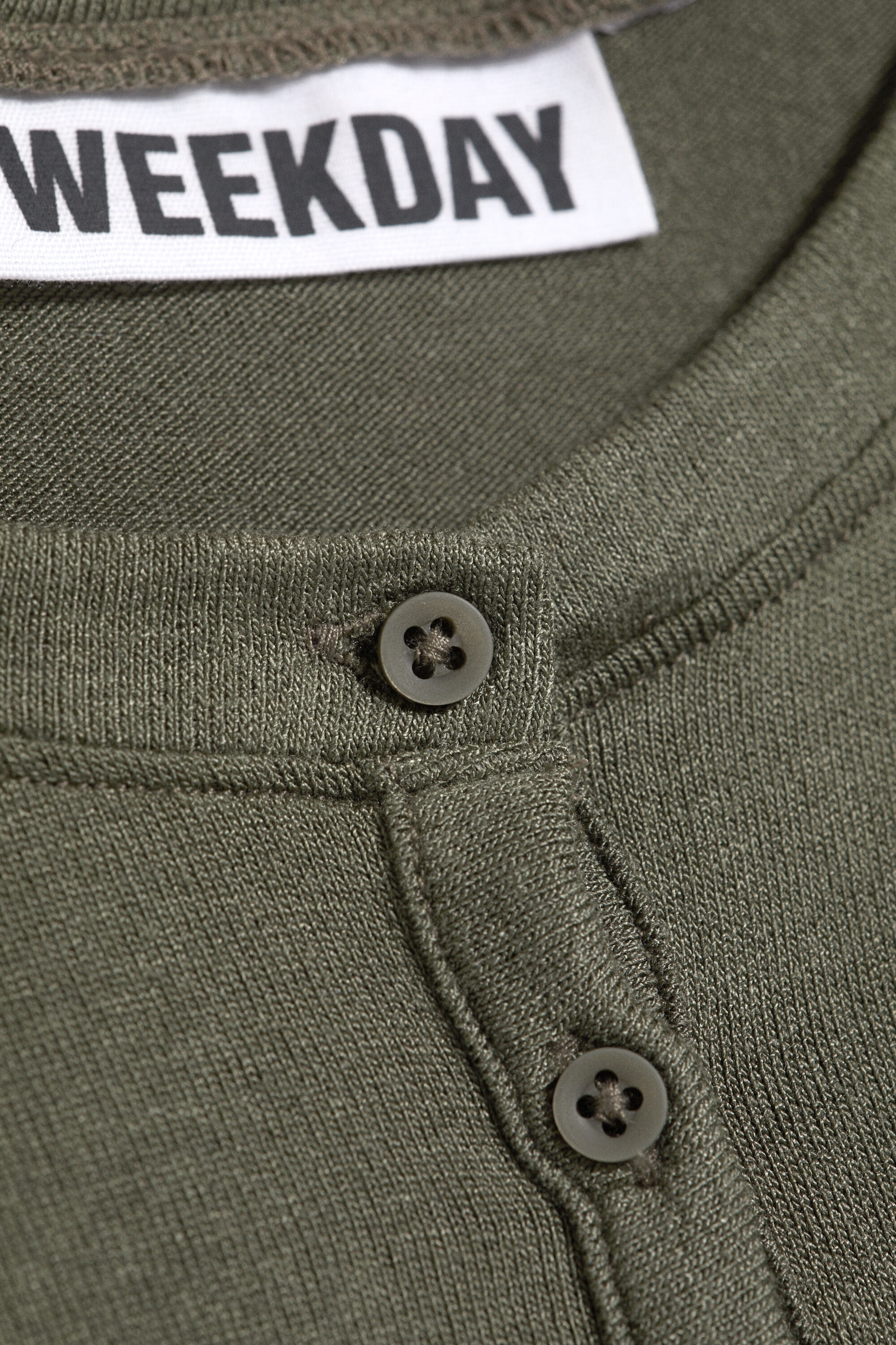 Dimmig Khakigrön - Henley kortärmad topp - 2