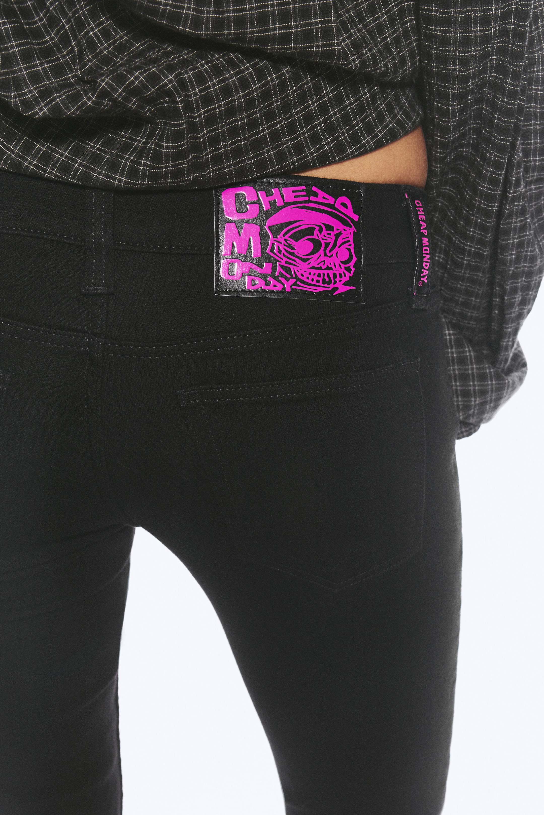 Black Top Rinse - Booty Bei Low Rise Skinny Bootcut Jeans - 7