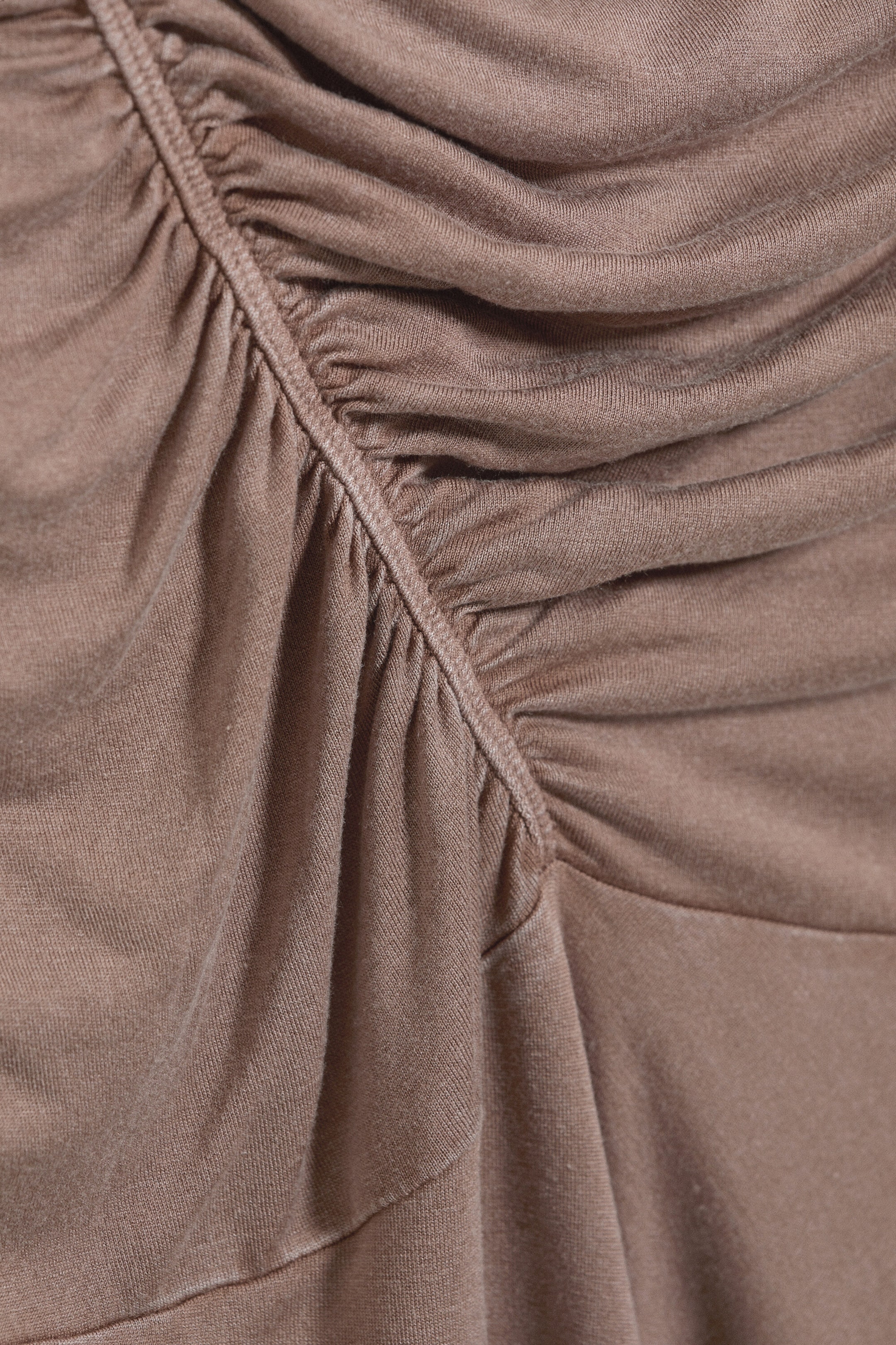 Gewaschenes Braun - Neckholder-Minikleid mit Raffungen - 7