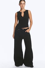 Black - Slim V-neck Sleeveless Top - 1