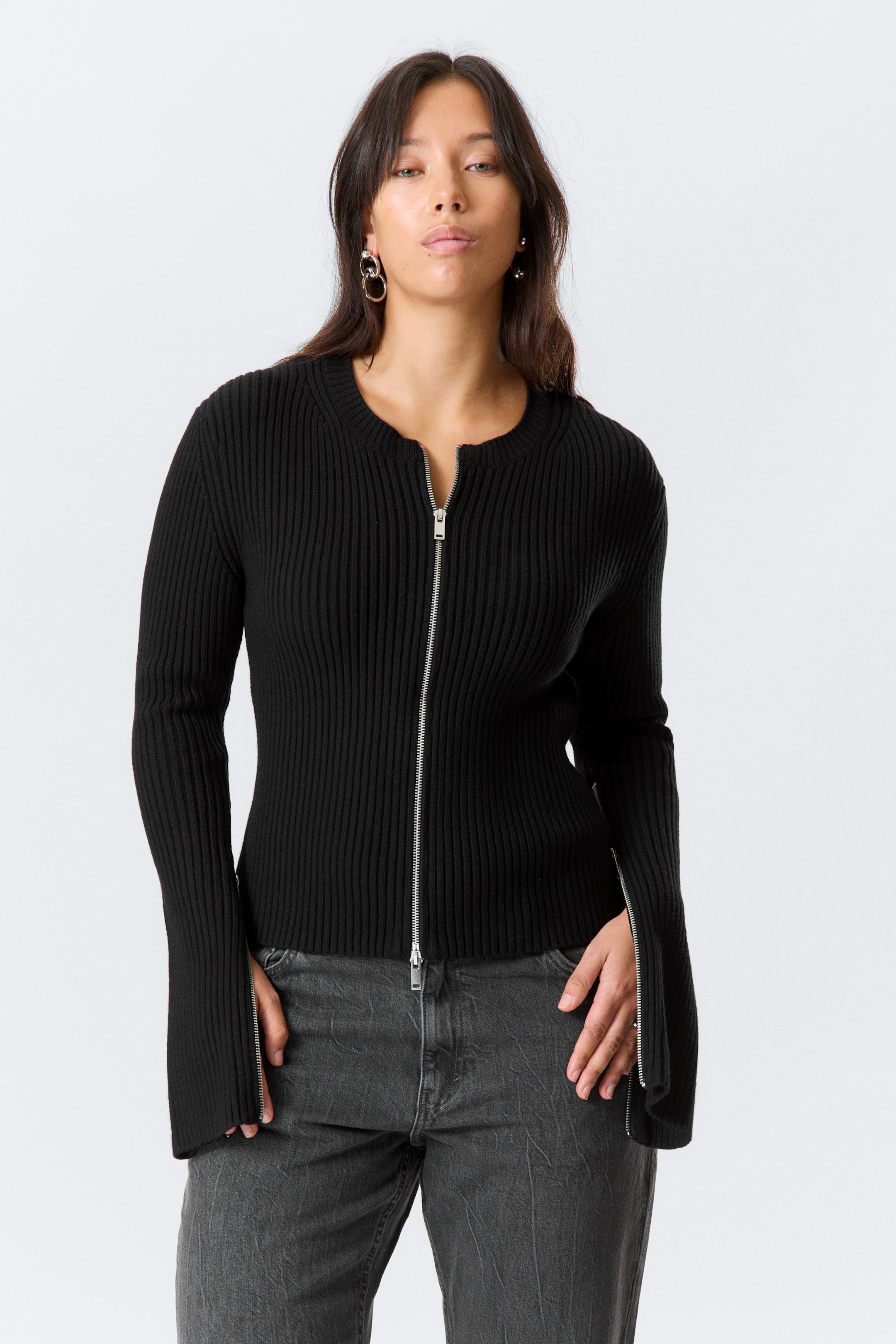 Schwarz - Taillierter Ripp-Cardigan mit Reißverschluss - 2