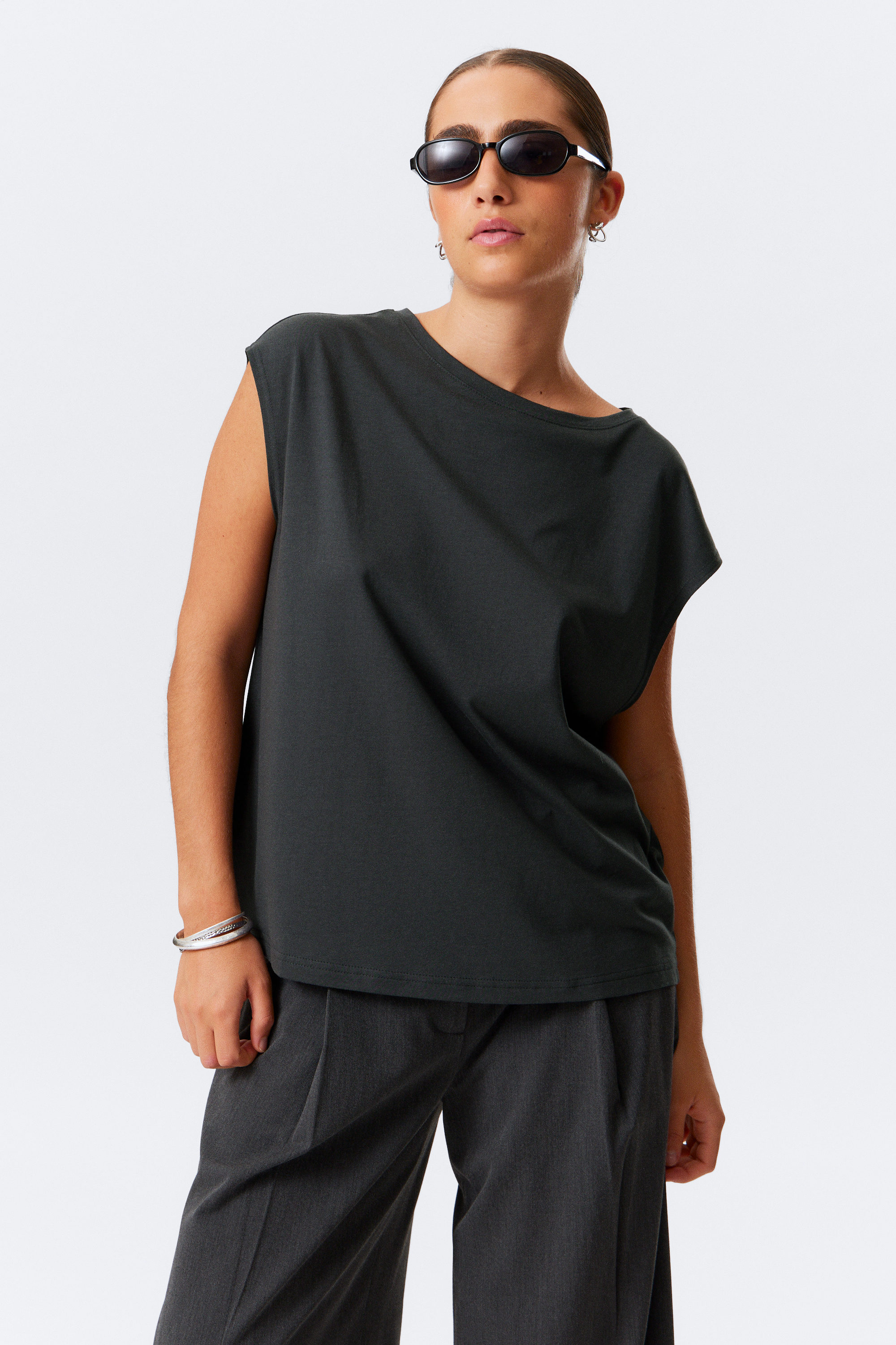 Dark - Oversized Sleeveless Tank Top - 1