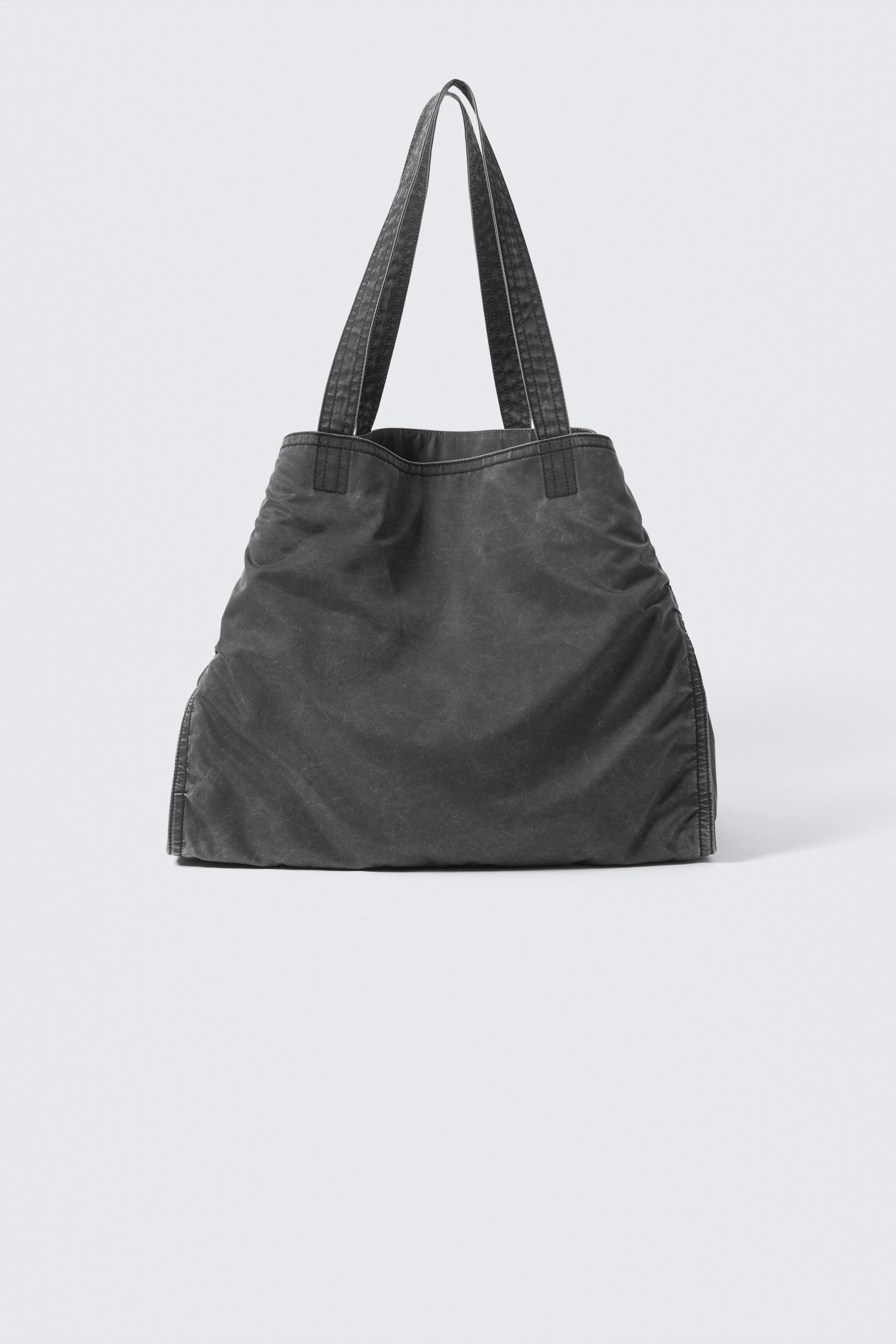 Visa större bild: Stor tvättad shopper - Tvättad Svart - DAM | H&M SE 1
