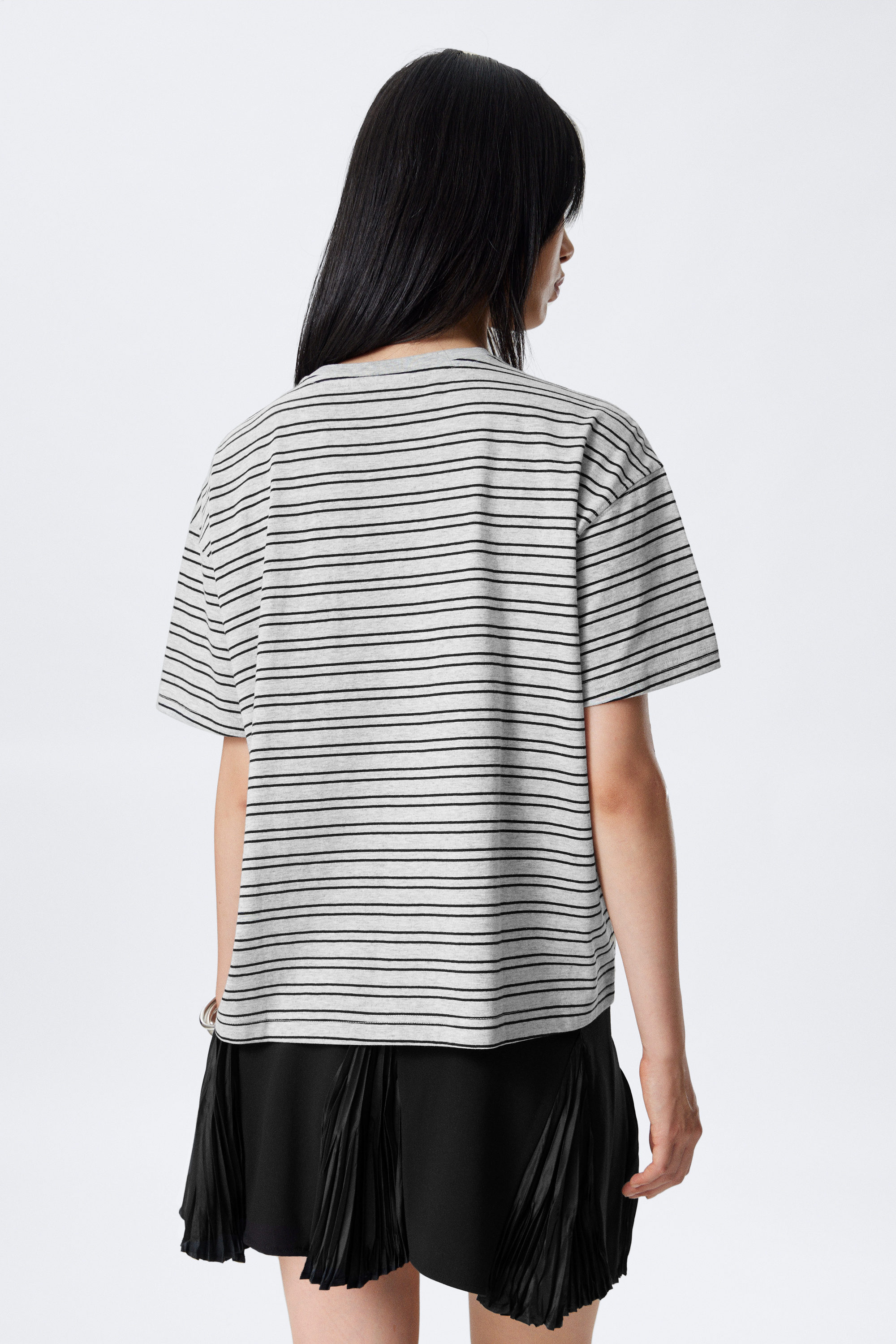 Grau gestreift - Relaxtes Boxy-T-Shirt aus Baumwolle - 2
