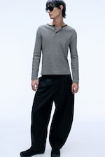 Schwarz gestreift - Langärmeliges Henley-Shirt aus Baumwolle - 1