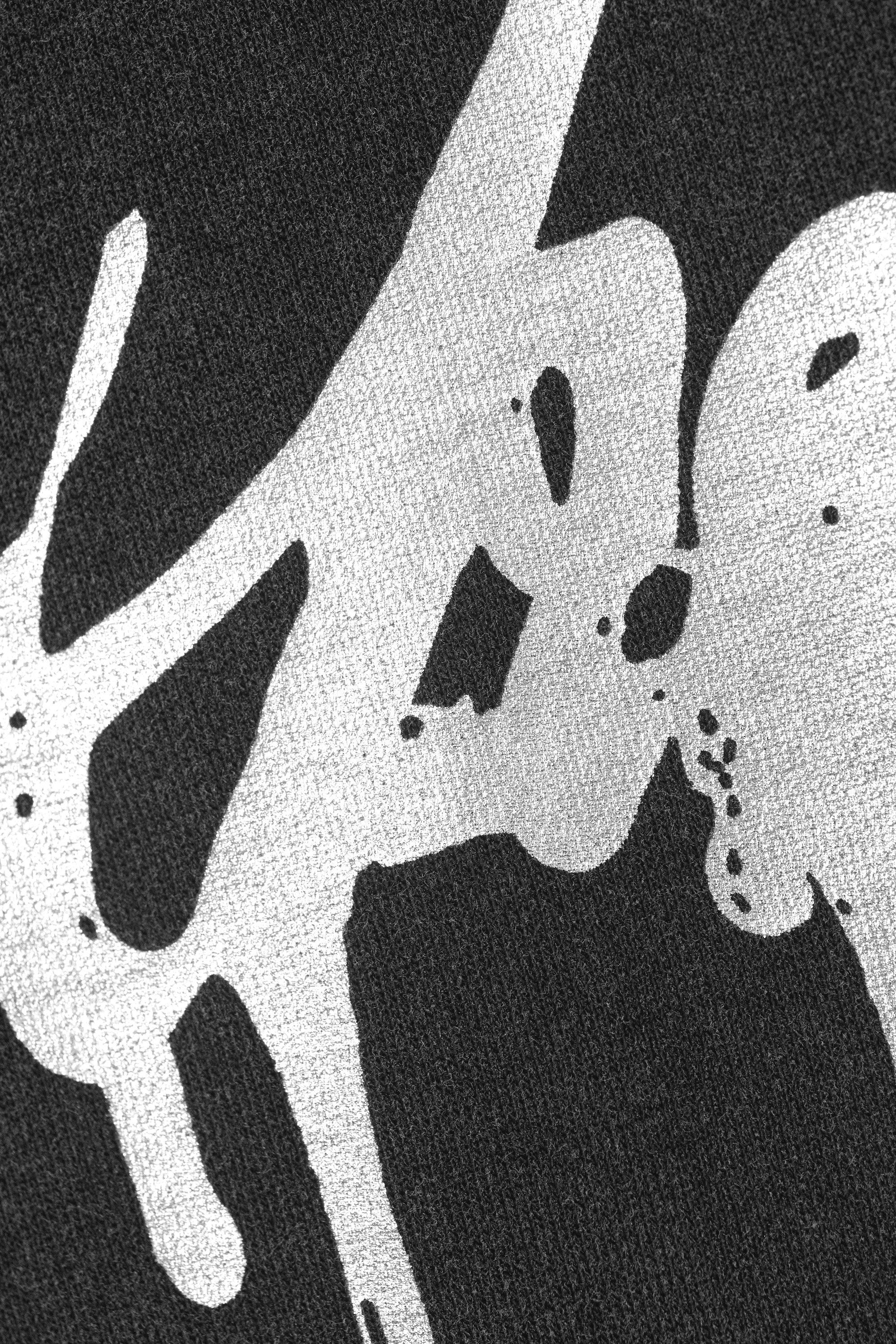 Schwarz - "Heartbeat" - Bedrucktes kastiges T-Shirt - 4