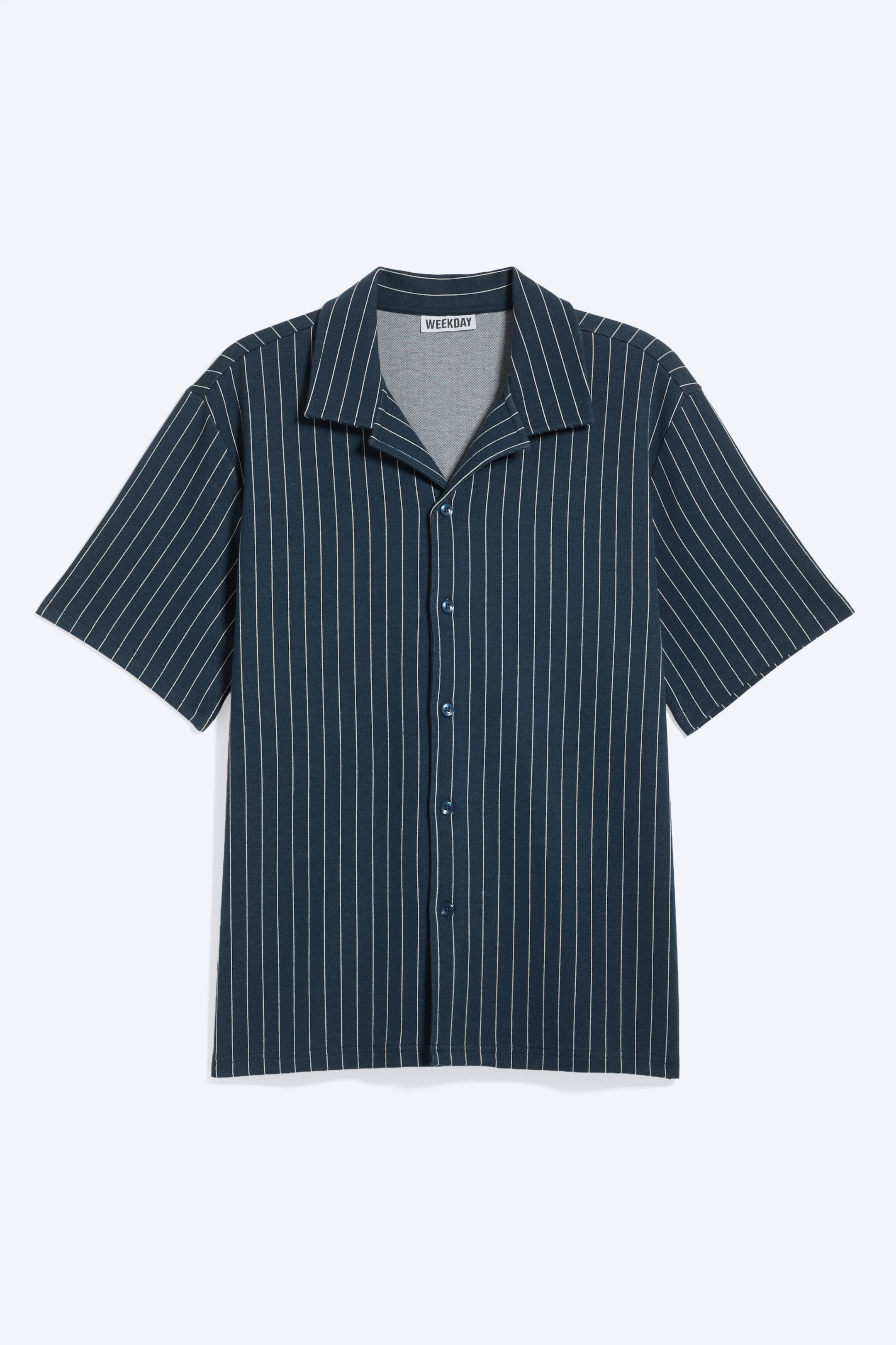 Visa större bild: Texturerad kortärmad resortskjorta - Striped dark Blue - HERR | H&M SE 1