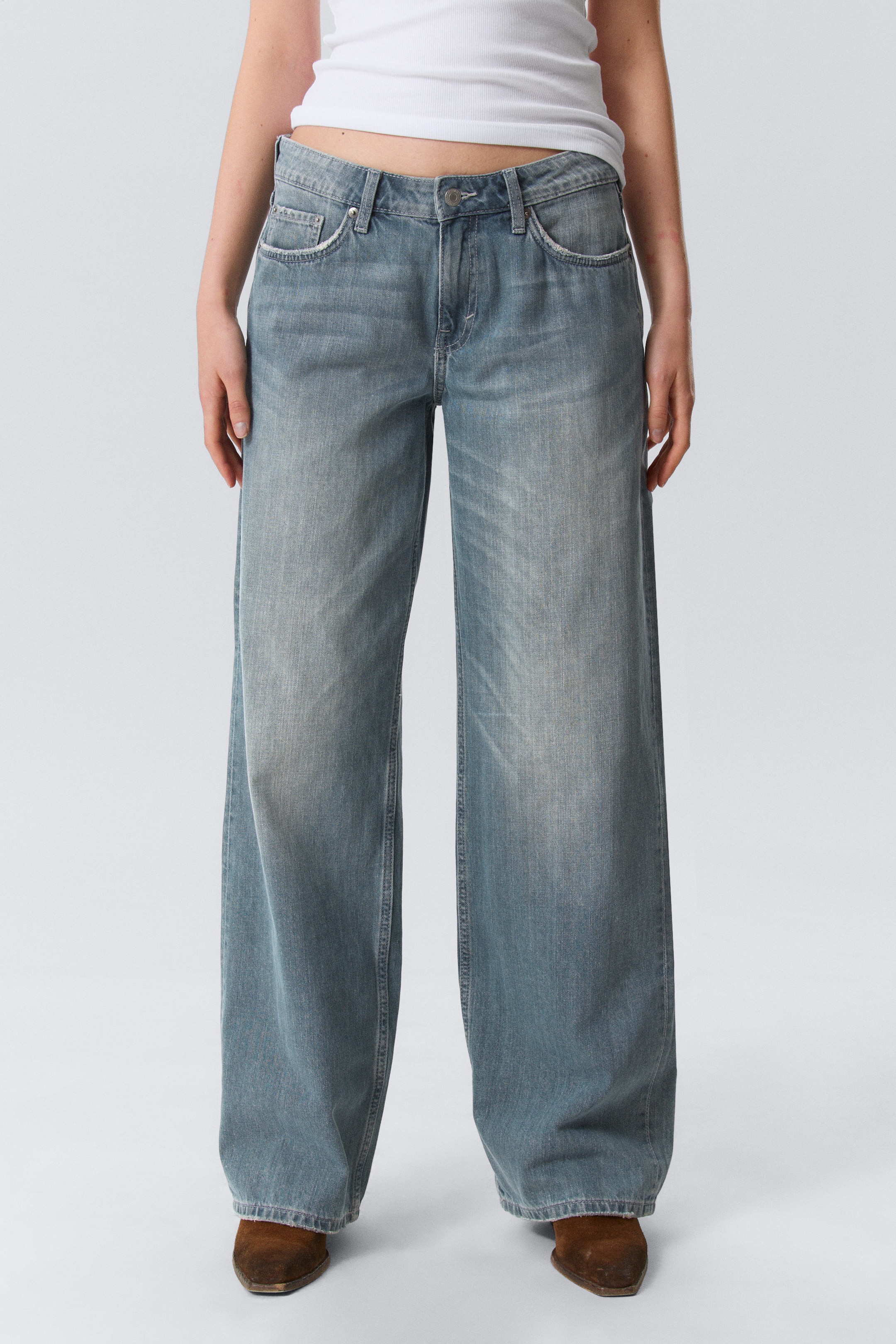 Gloria Blue - Medium Blue - Ample Low Rise Loose Wide Leg Jeans - 2