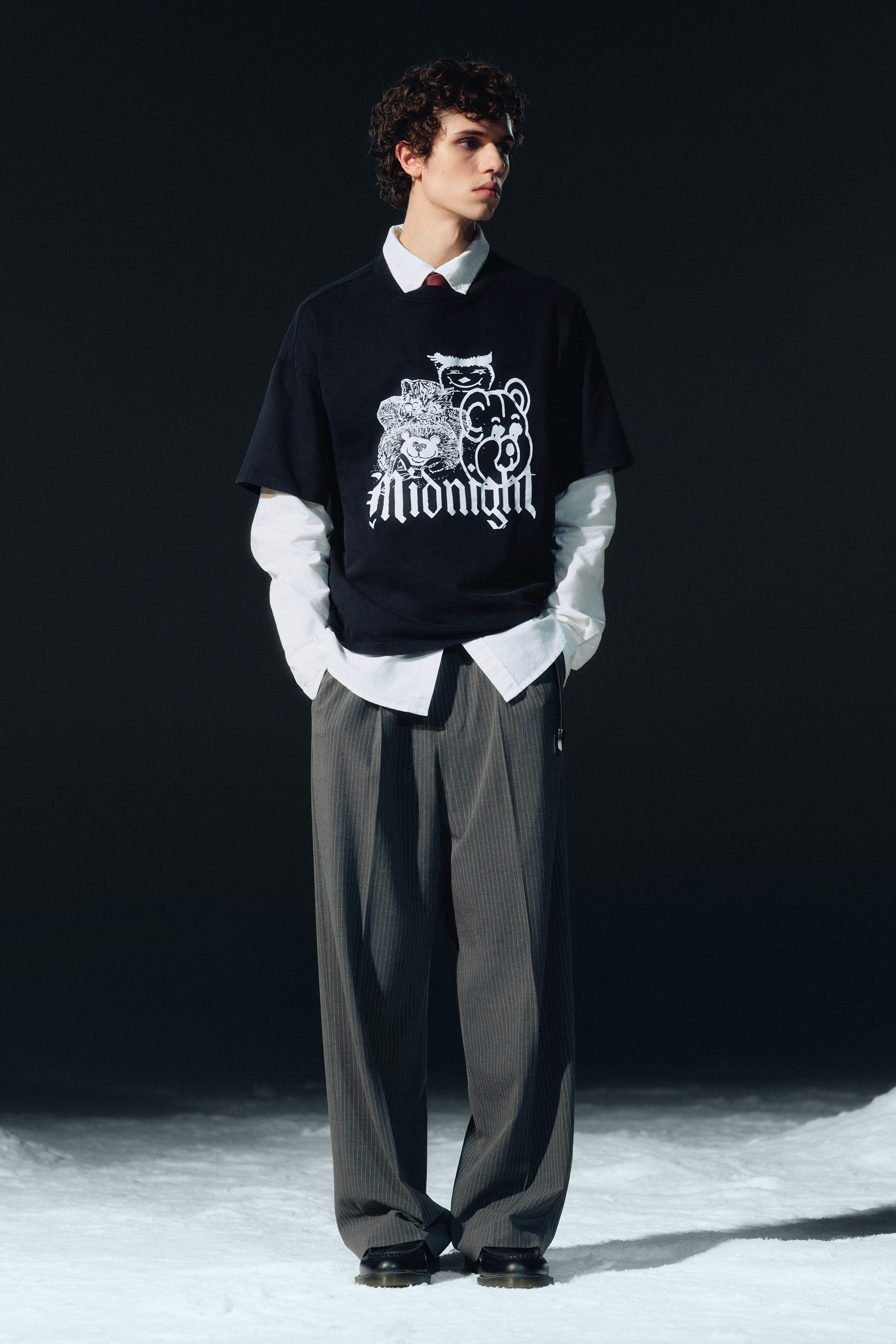 Schwarz - "Mitternacht" - Bedrucktes kastiges T-Shirt - 1