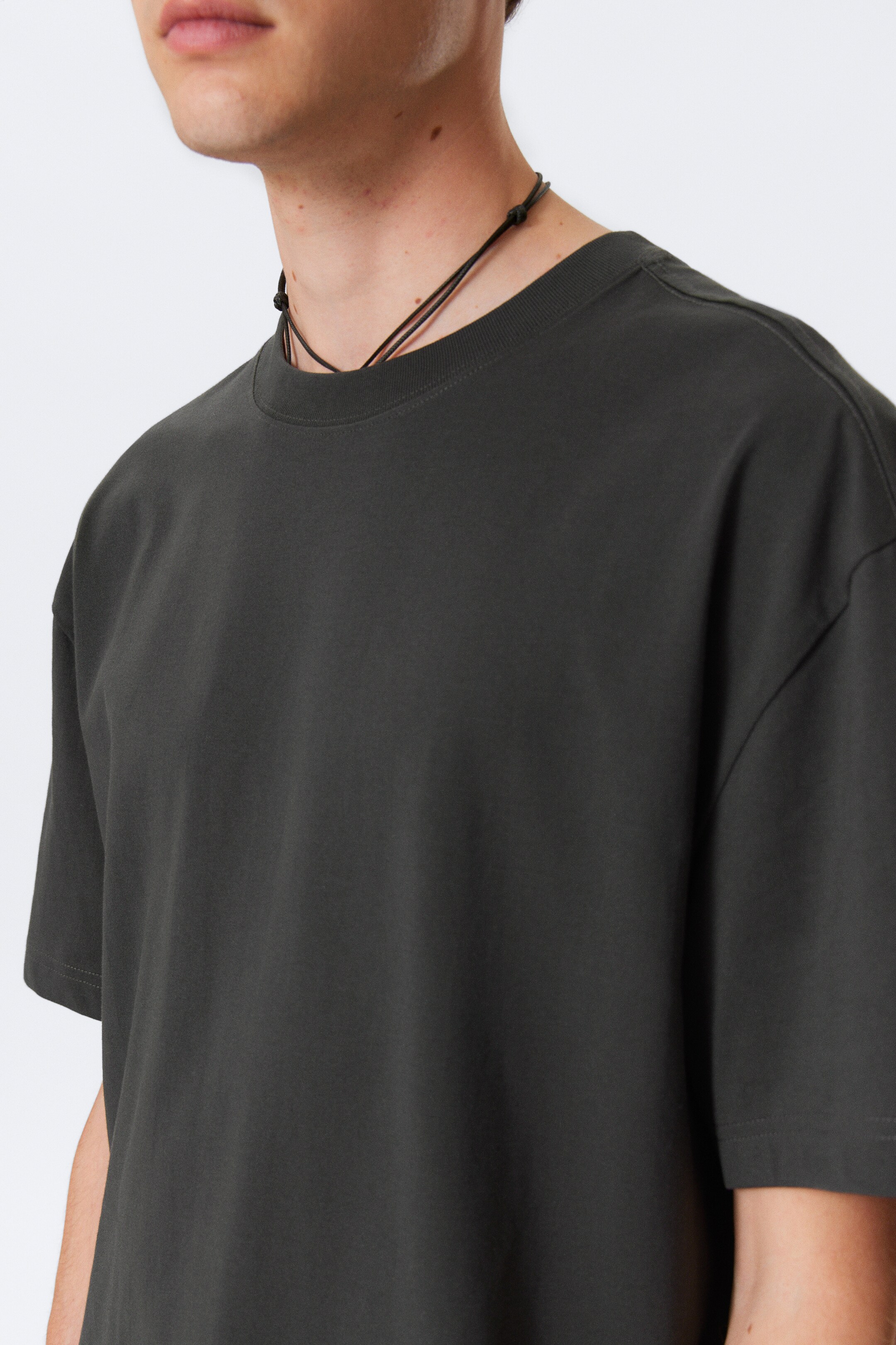 View larger image: Oversized Heavyweight T-shirt - Off Black - Men | H&M GB 2