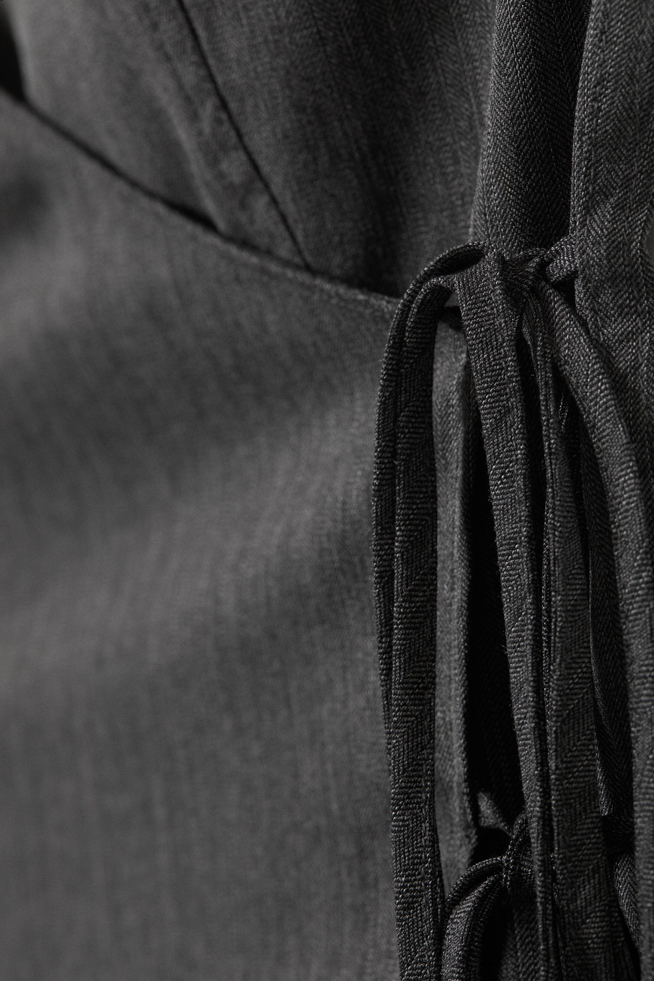 Προβολή μεγαλύτερης εικόνας: Ασύμμετρο Τοπ με Δεσίματα - Σκούρο Γκρι Μελανζέ - Ladies | H&M GR 5