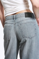 Gloria Blå - Mellomblå - Ample jeans med lavt liv, vide ben og løs passform - 3