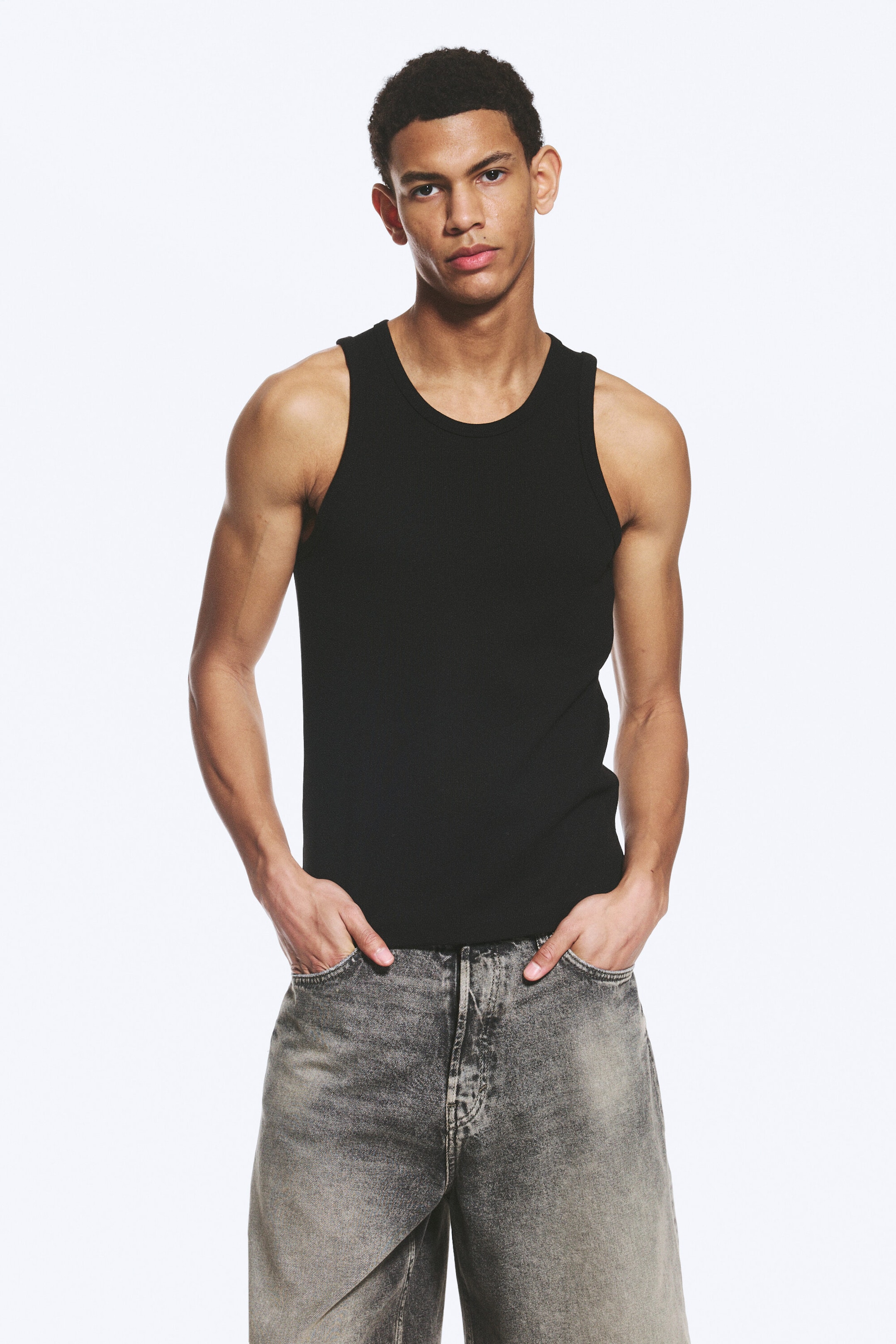 Schwarz - 3er-Pack klassischer Tanktops - 2
