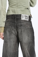 Chafe Black - Looser Regular Waist Loose Straight Jeans - 8
