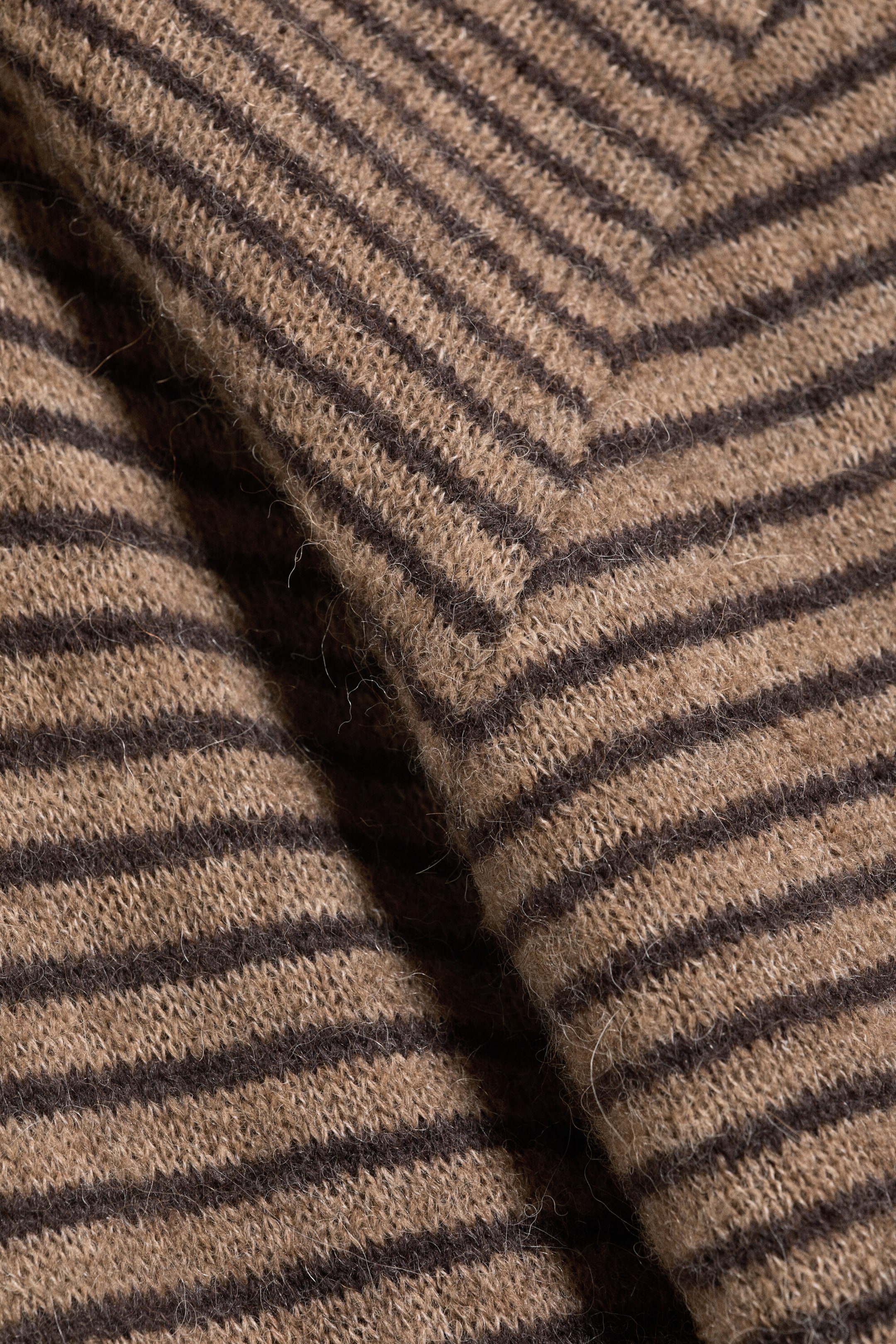 Randig Brun - Jumper med asymmetrisk halsringning - 5