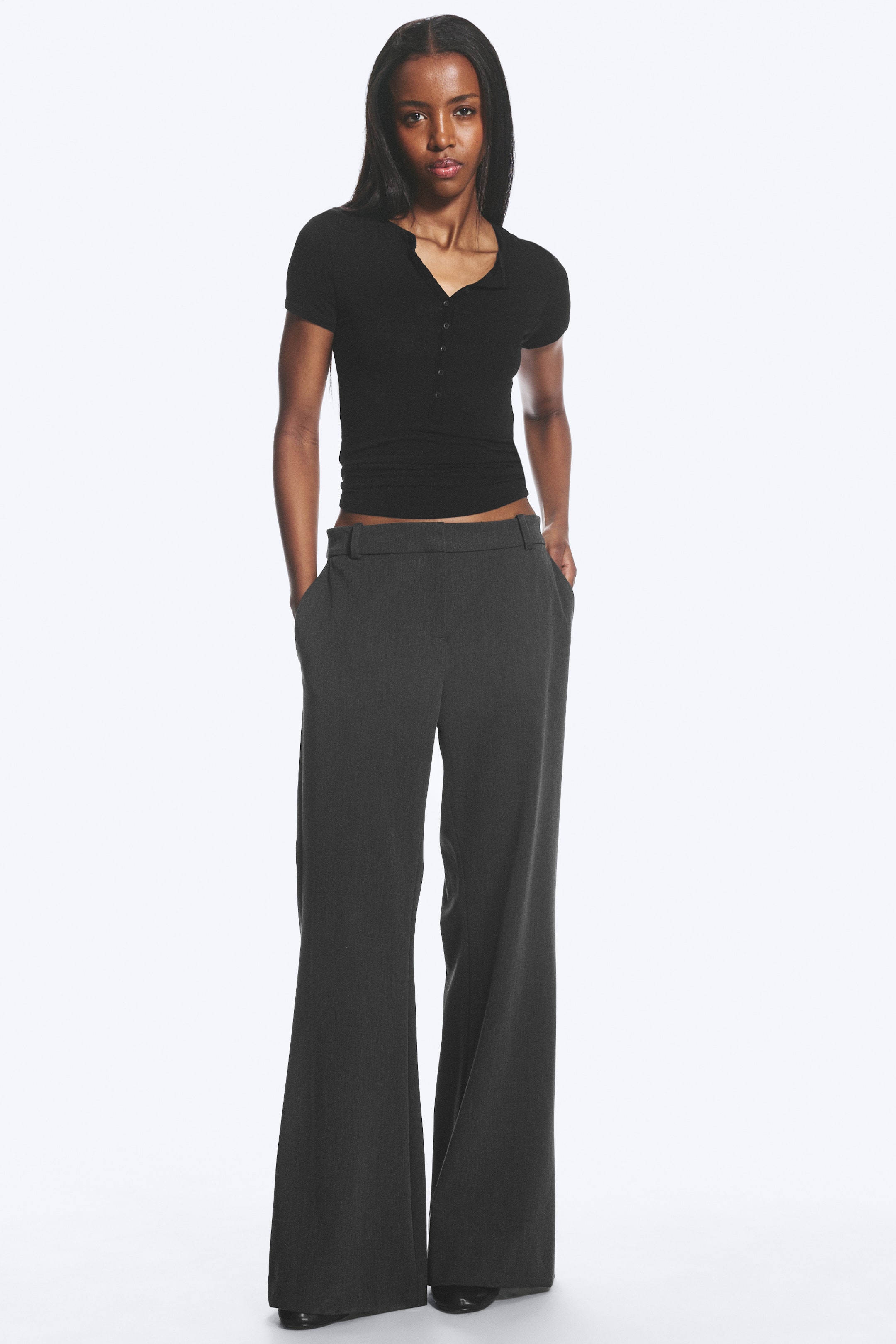 Visualizza immagine più grande: Pantaloni flared da completo - Nero - DONNA | H&M IT 1
