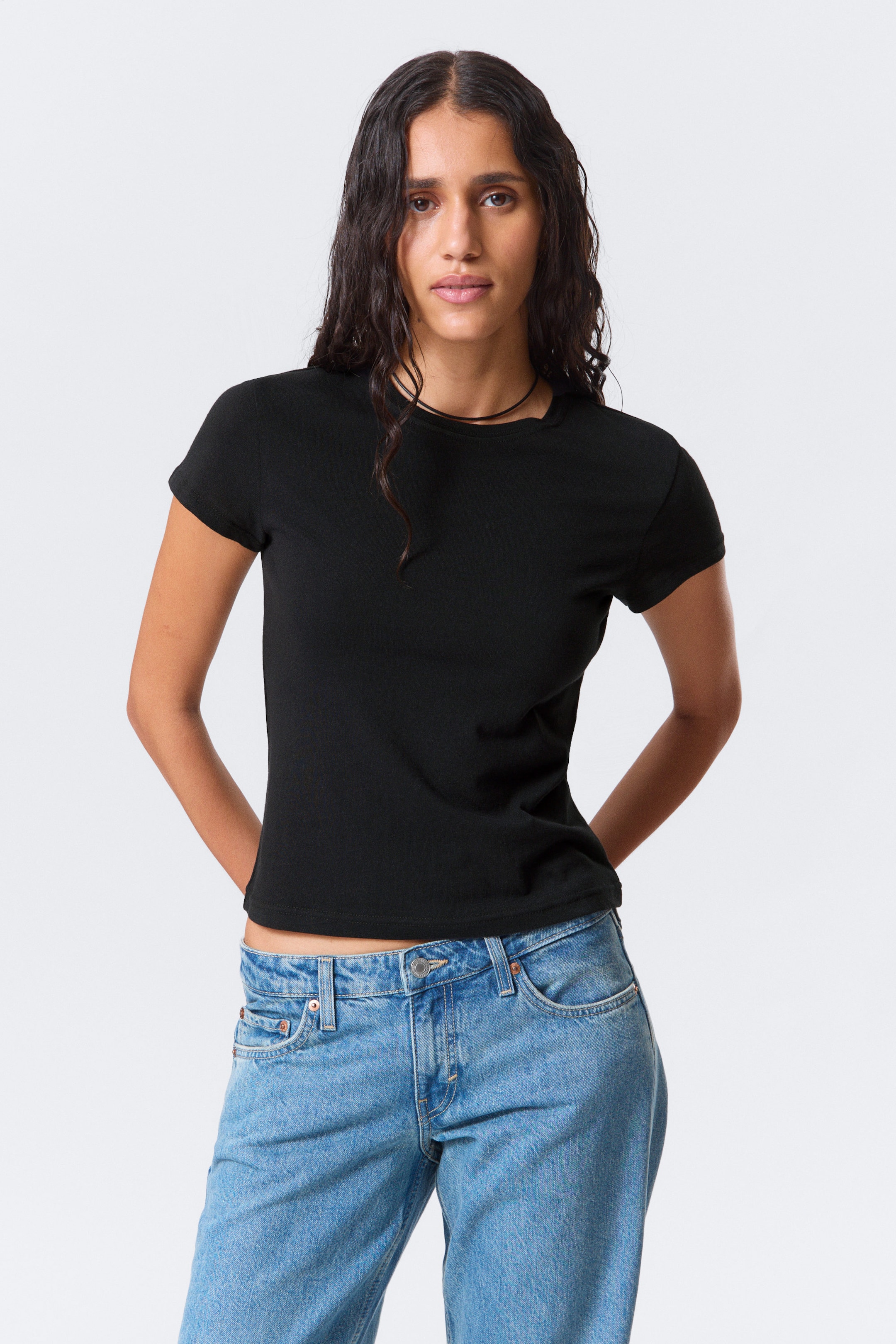 Schwarz - Schmales kurzärmeliges T-Shirt aus Baumwolle - 1