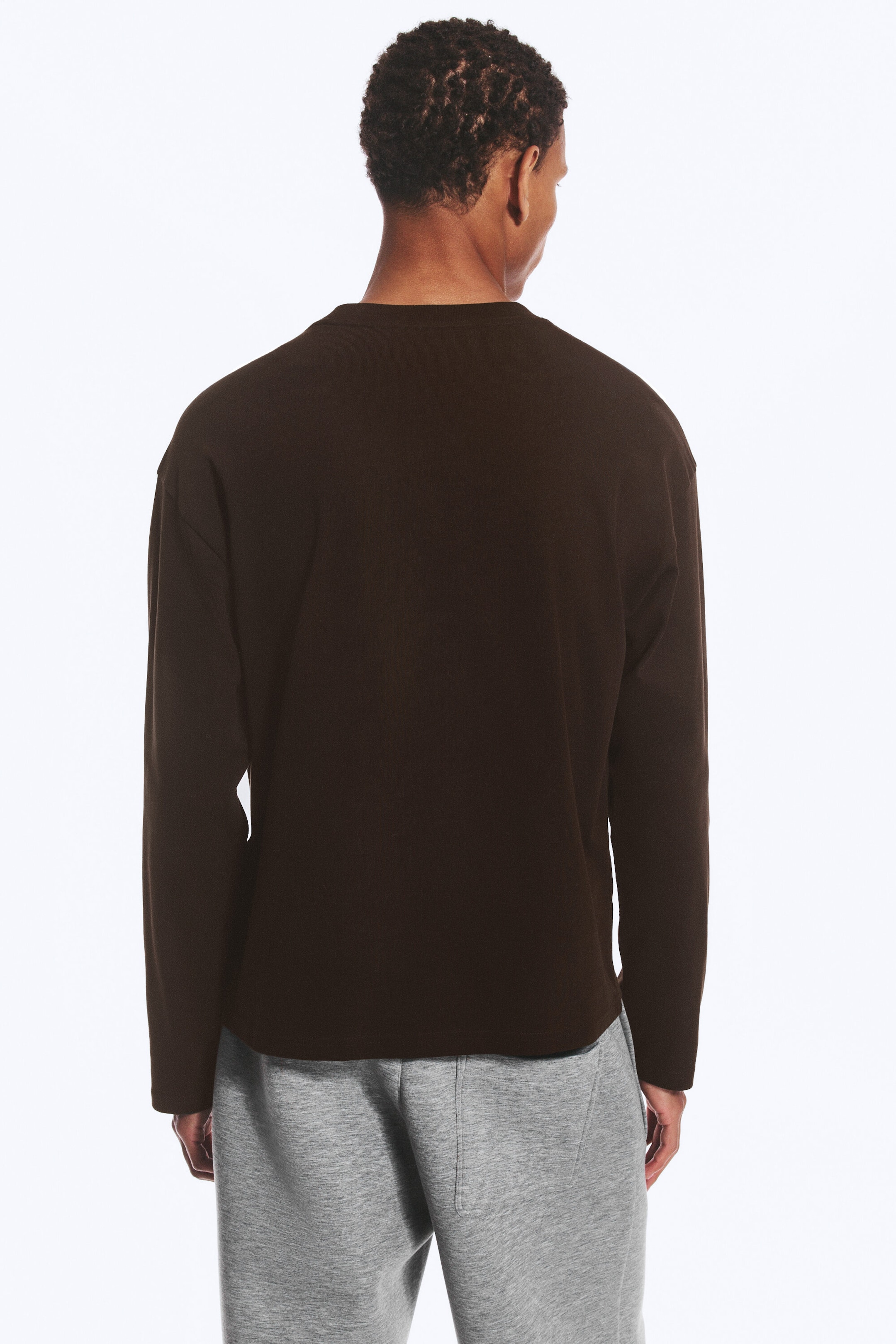 Dunkelbraun - Boxy Longsleeve mit lockerer Passform - 2